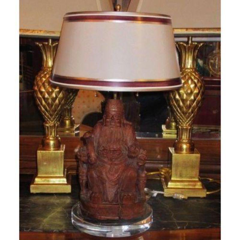 Ming Lampe chinoise ancienne en bois sculpté avec sculpture de Bouddha  en vente