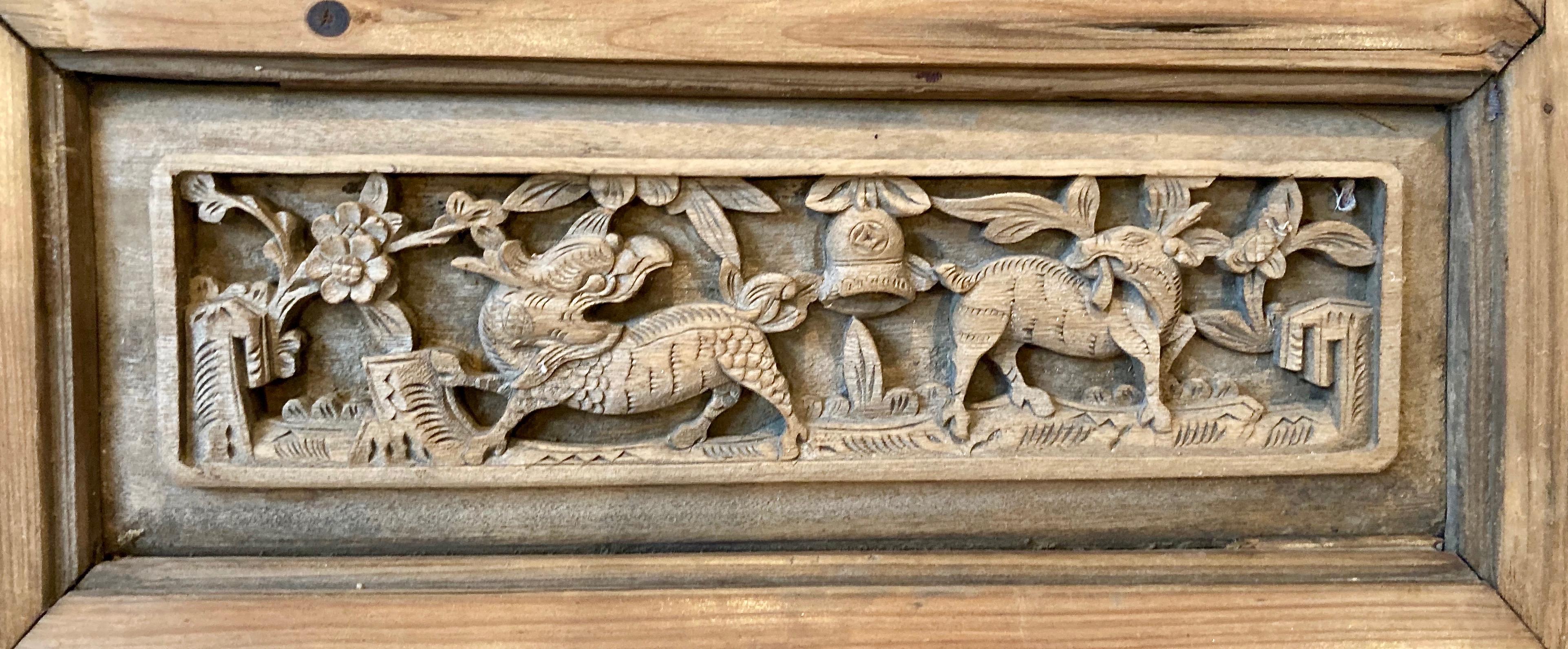 Chinois Panneau en bois sculpté chinois ancien en vente