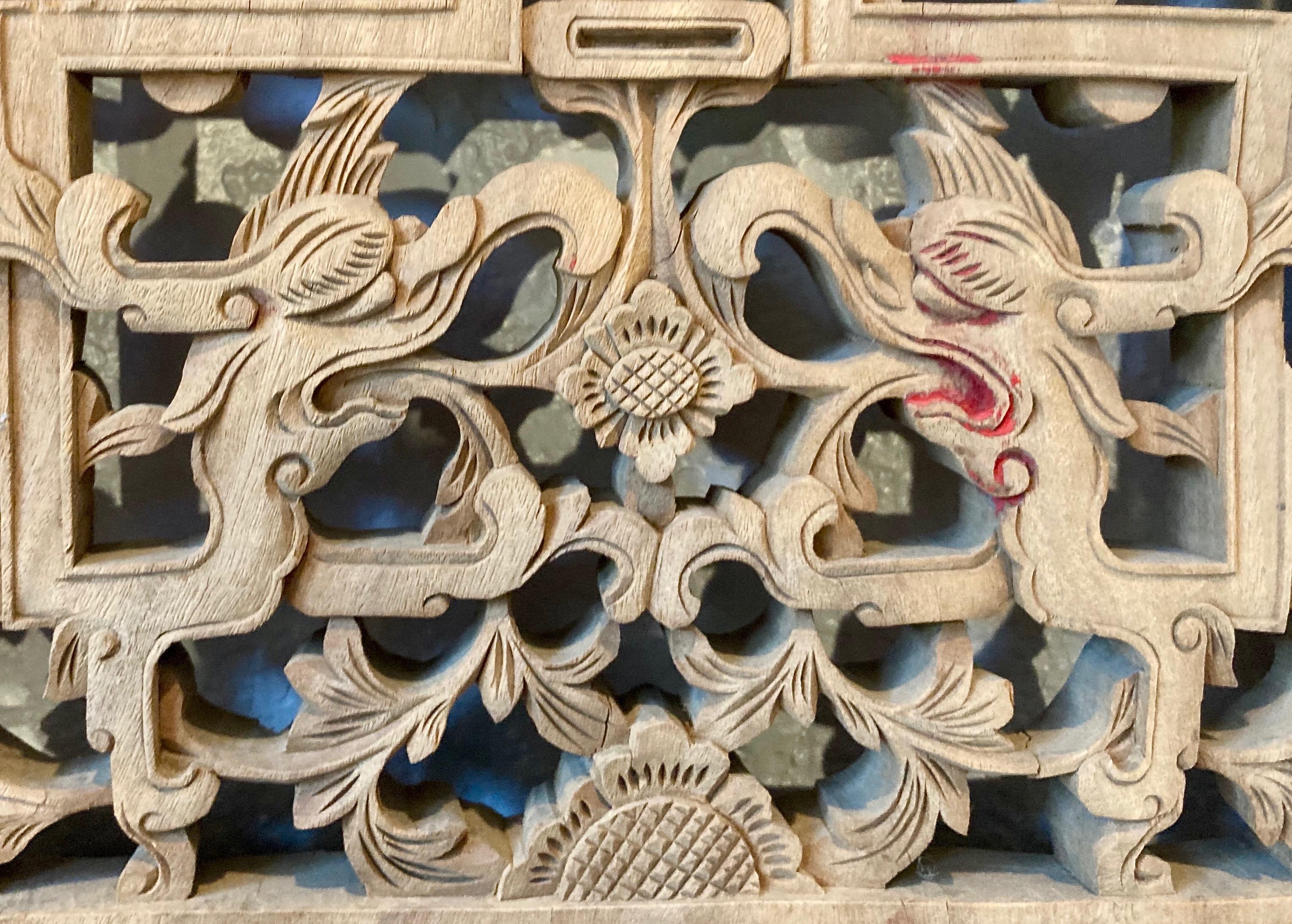 Chinois Panneau en bois sculpté chinois ancien en vente