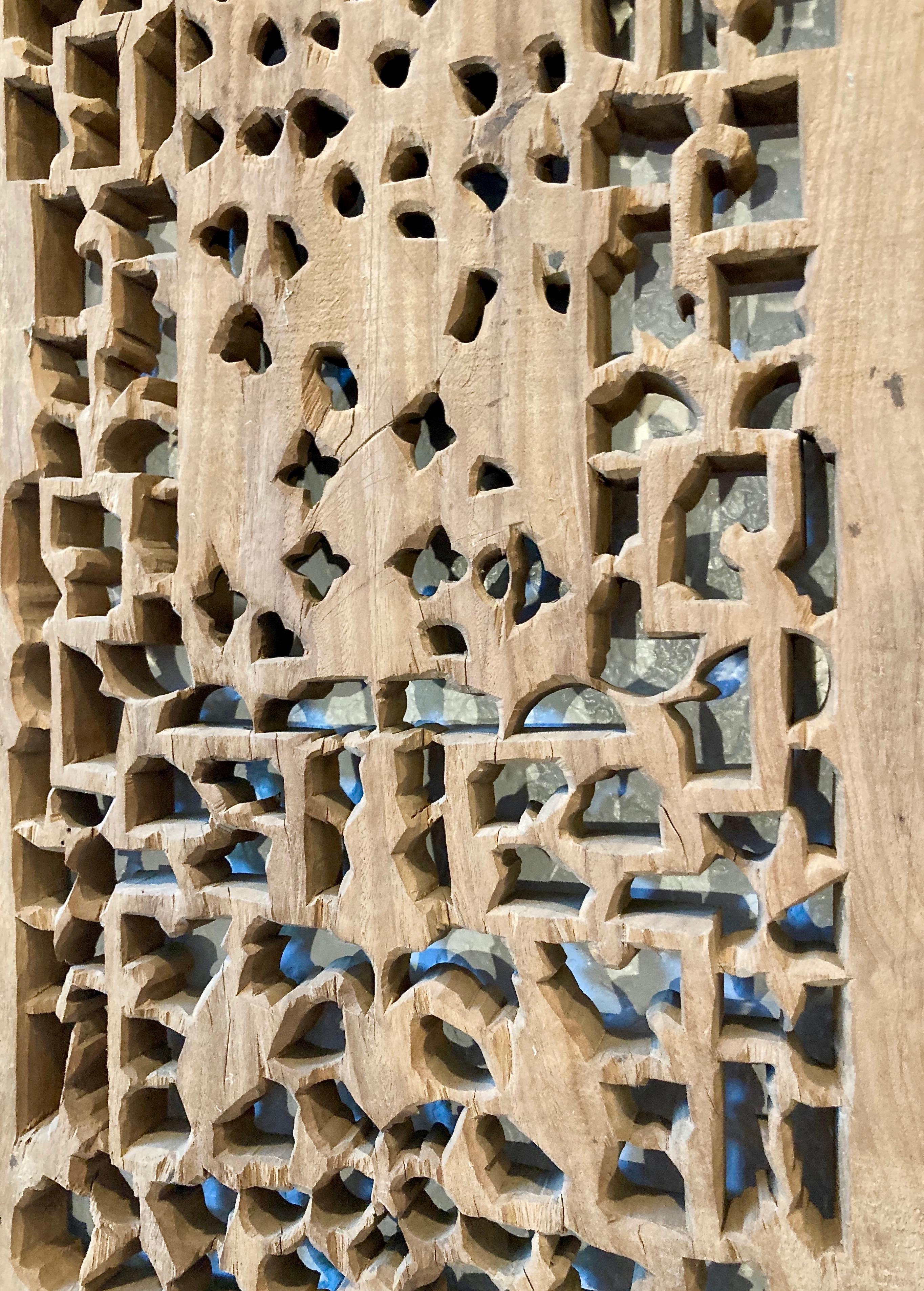Panneau en bois sculpté chinois ancien en vente 1