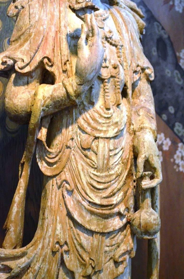 Antique Chinese Carved Wood Statue of Guanyin In Good Condition For Sale In New York, NY