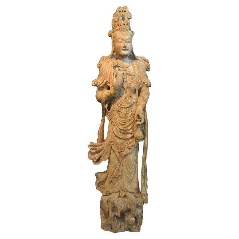 Statue chinoise ancienne en bois sculpté de Guanyin
