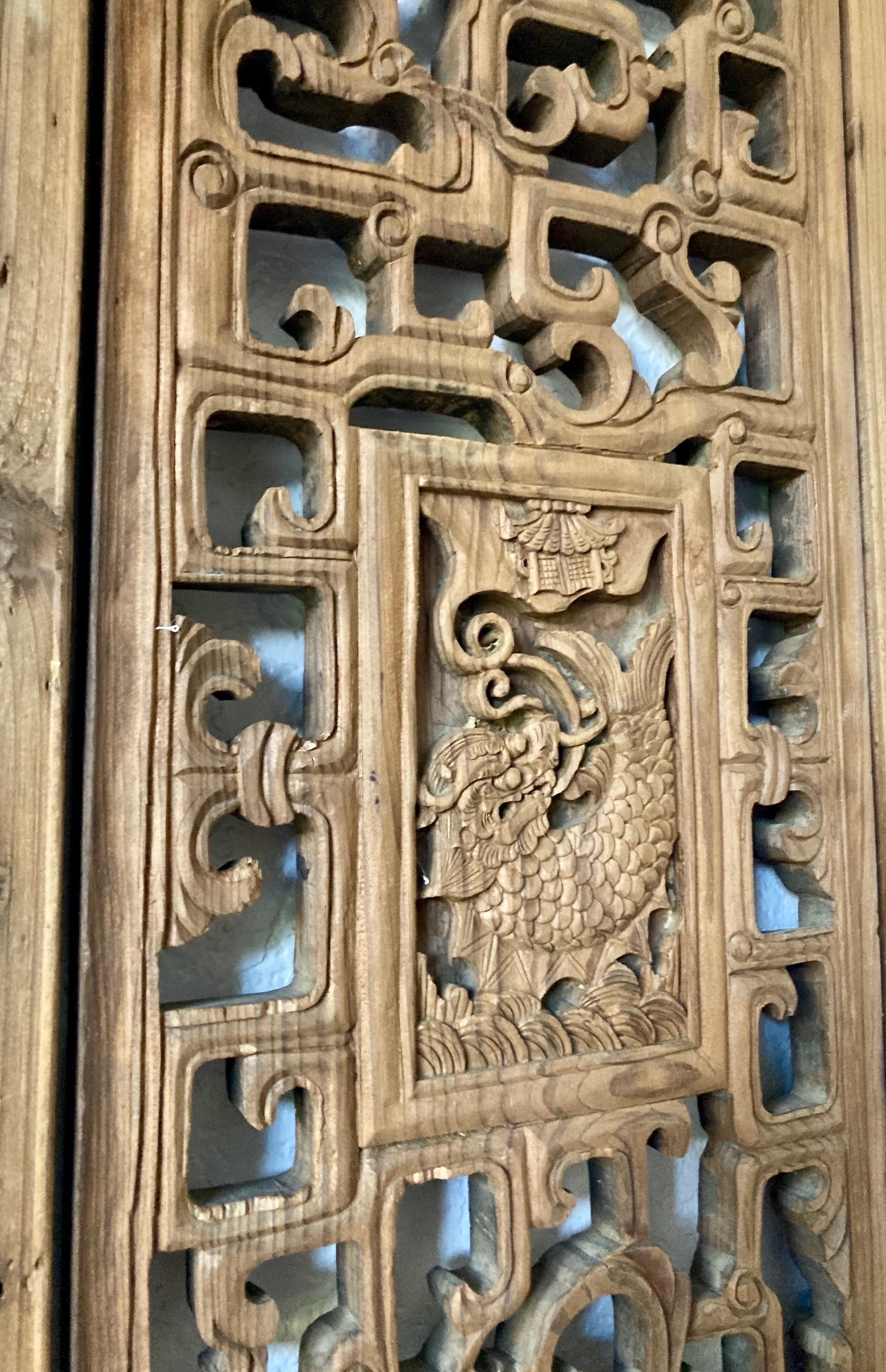 XIXe siècle Panneau de fenêtre chinois ancien en bois sculpté en vente