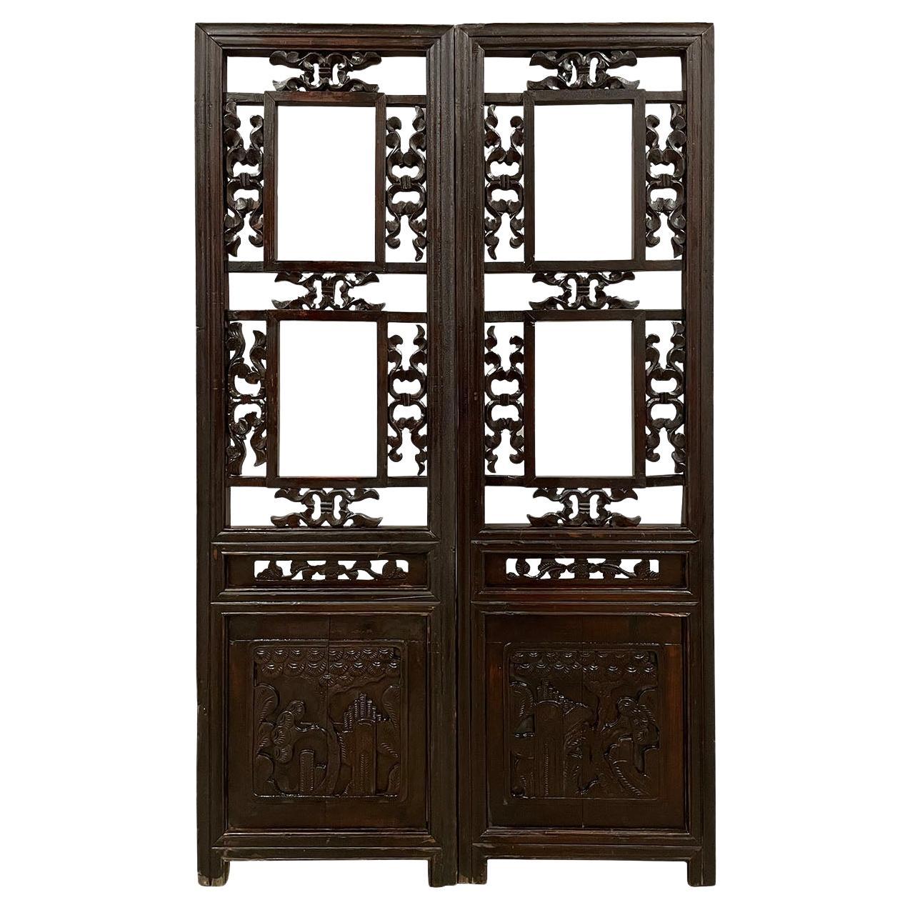 Paire d'anciens panneaux de fenêtre en bois chinois sculptés - Arte Antiques
