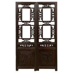 Paire d'anciens panneaux de fenêtre en bois chinois sculptés - Arte Antiques