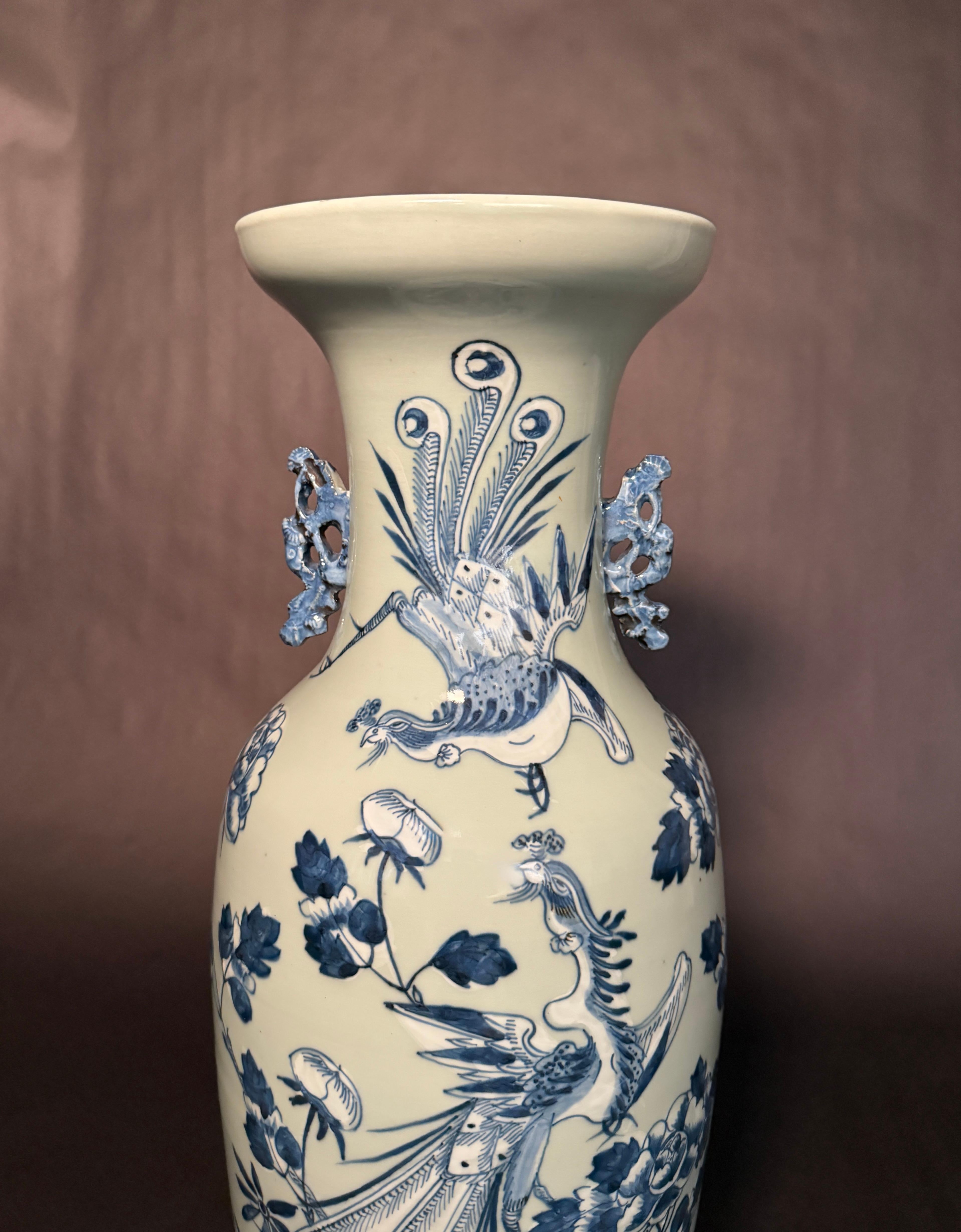 Esportazione cinese Antico vaso cinese Celadon blu e bianco in vendita