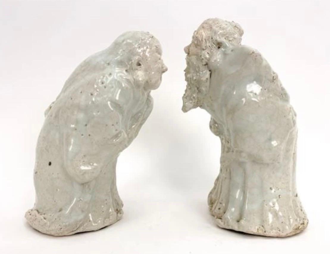 Figuras antiguas chinas de cerámica de celadón ~ un par en venta 2