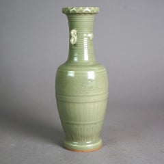 Vase chinois ancien en poterie d'art émaillée céladon, vers 1930