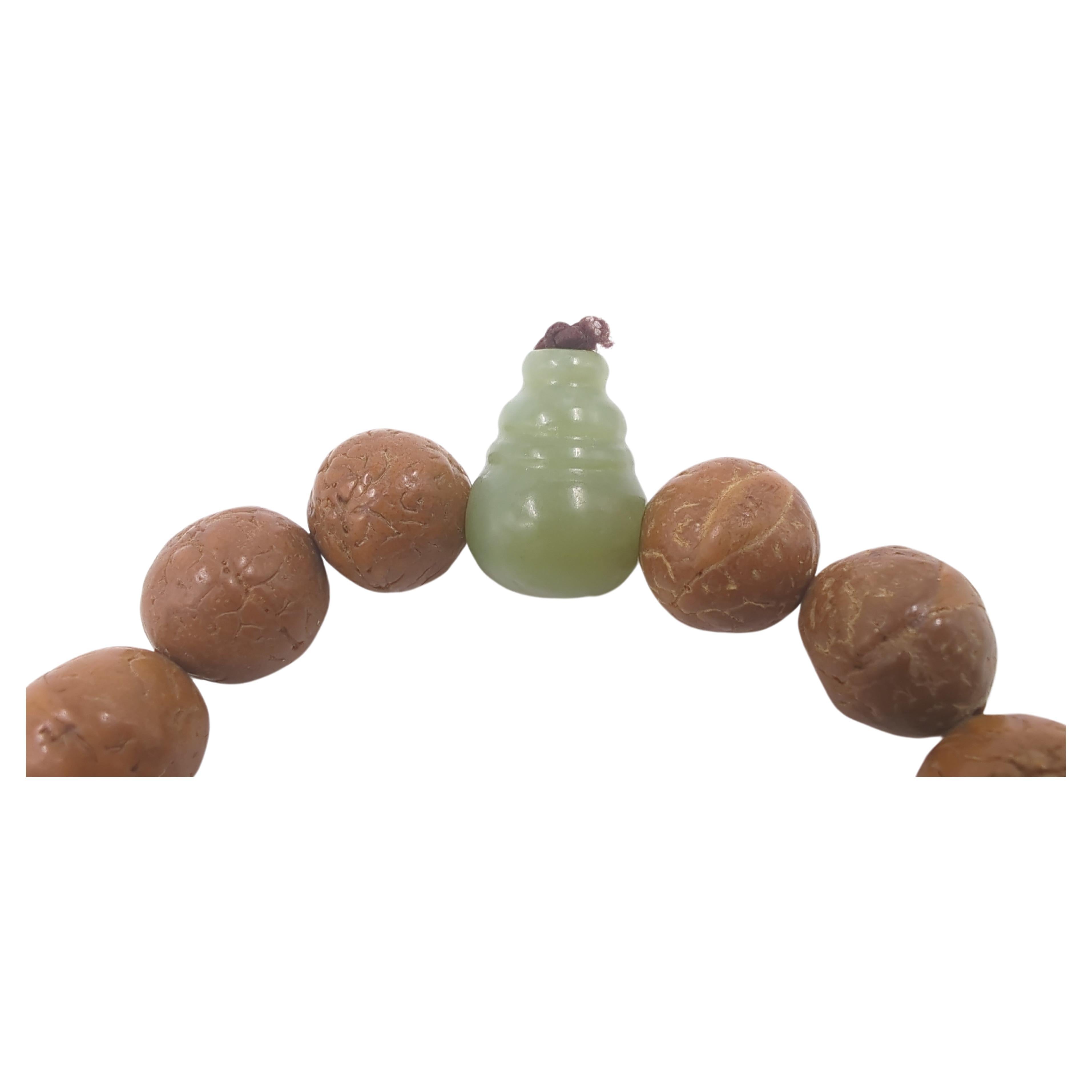 Antique Chinese Celadon Jade Hulu Bead Bodhi Seeds Bracelet - BEAUTIFUL PATINA In Good Condition For Sale In Richmond, CA