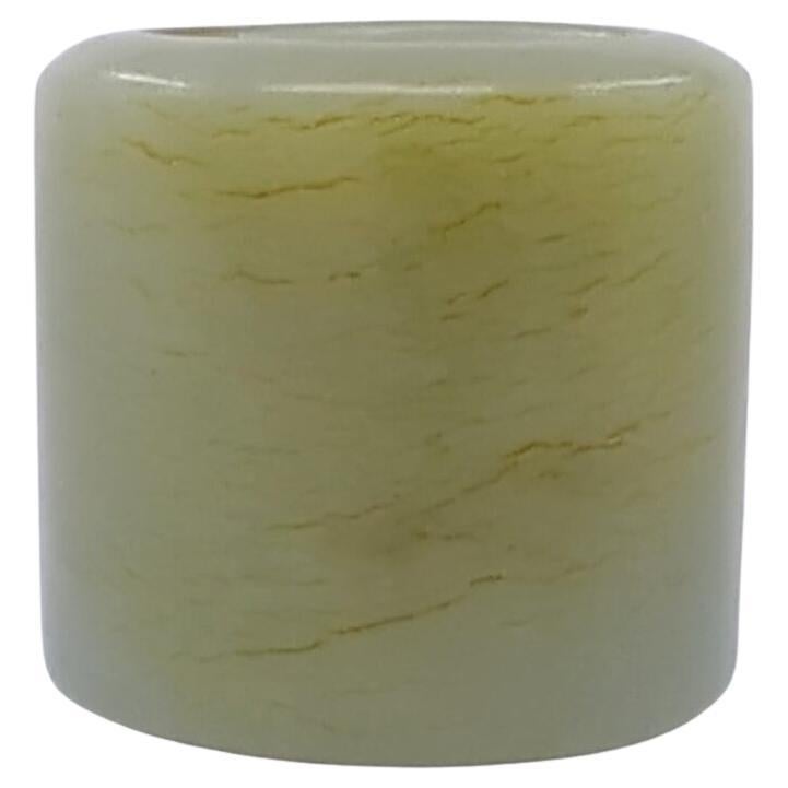 Antiker chinesischer Celadon-Jade- Thumb-Ring mit goldener Russet-Einschluss Größe 13,25 im Angebot 1