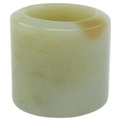 Antiker chinesischer Celadon-Jade- Thumb-Ring mit goldener Russet-Einschluss Größe 13,25
