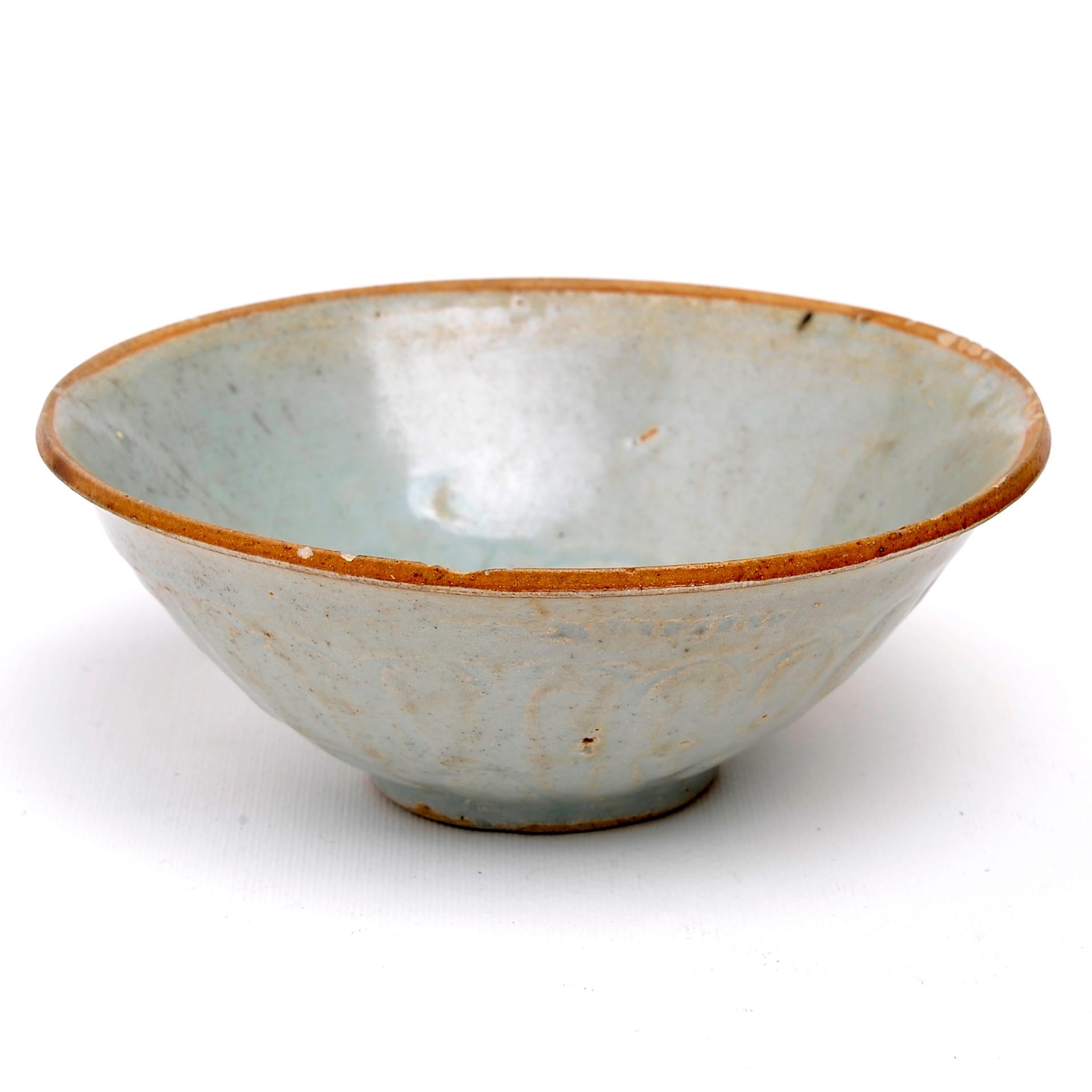 Antike chinesische Celadon-Schale aus Celadon (Sonstiges) im Angebot