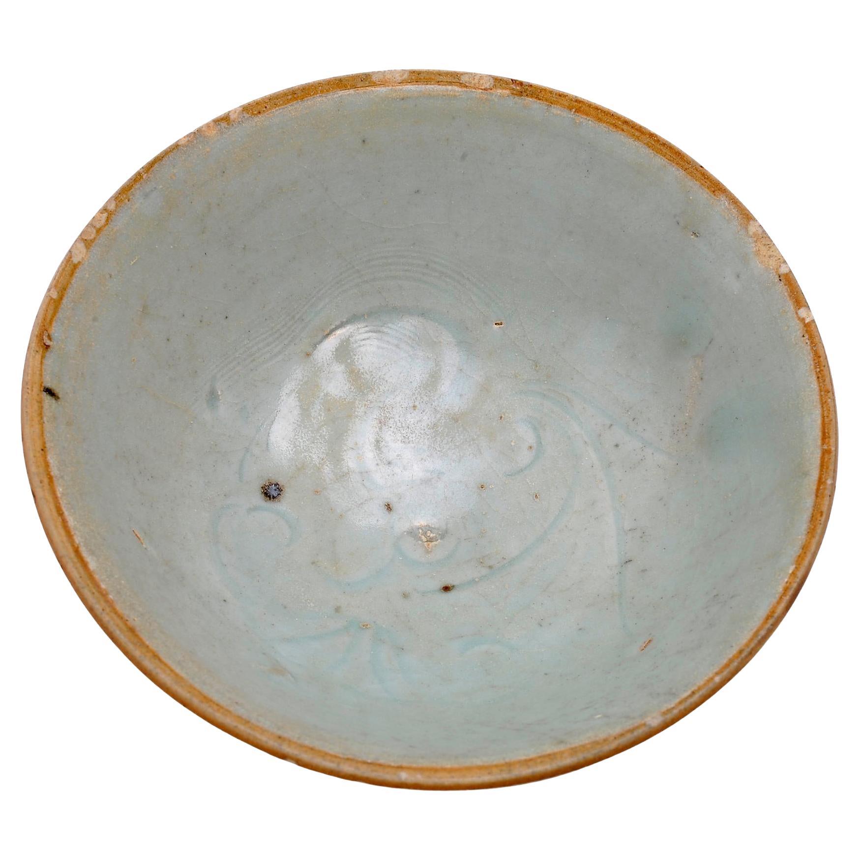 Antike chinesische Celadon-Schale aus Celadon im Angebot