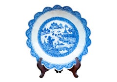Antique Chinese Chinese Export Canton Scalloped Bowl, 19th C.