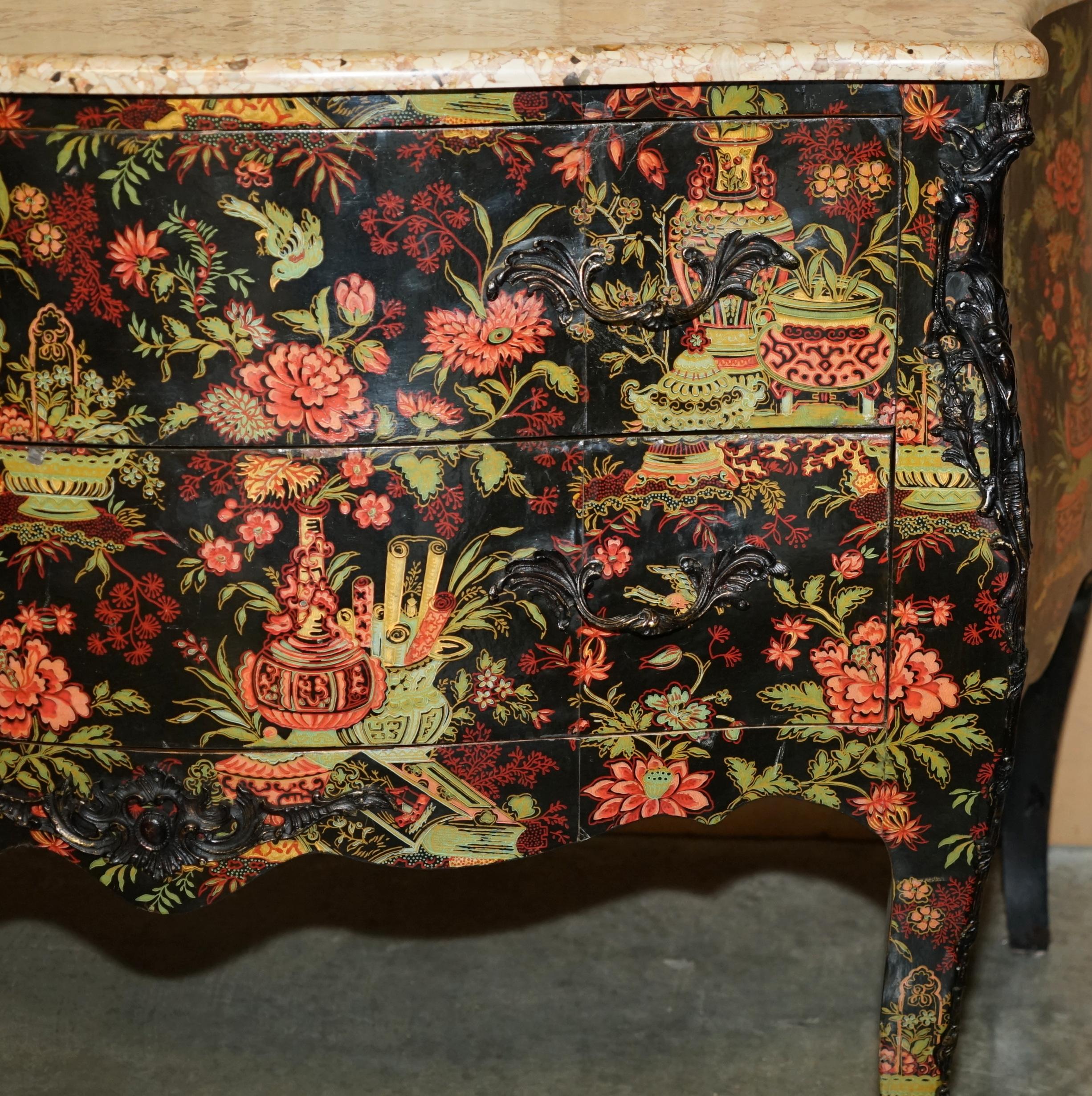 ANTICO CINOISERIE CINESE DIPINTO A MANO CASSETTIERA DI COMMODE CON TOP MARMELLATO in vendita 1
