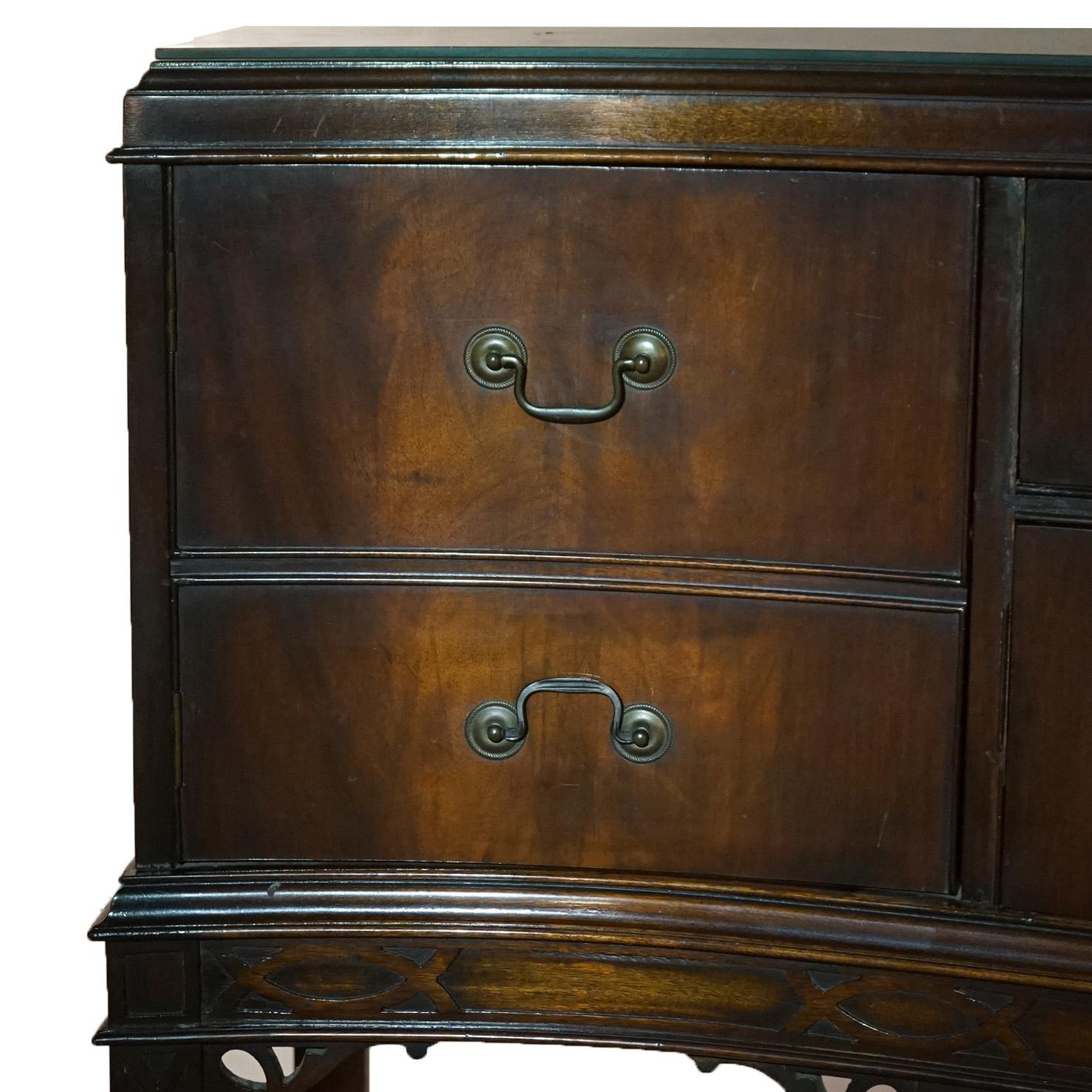 Antica credenza cinese Chippendale in mogano con mensole reticolate C1930 in vendita 5