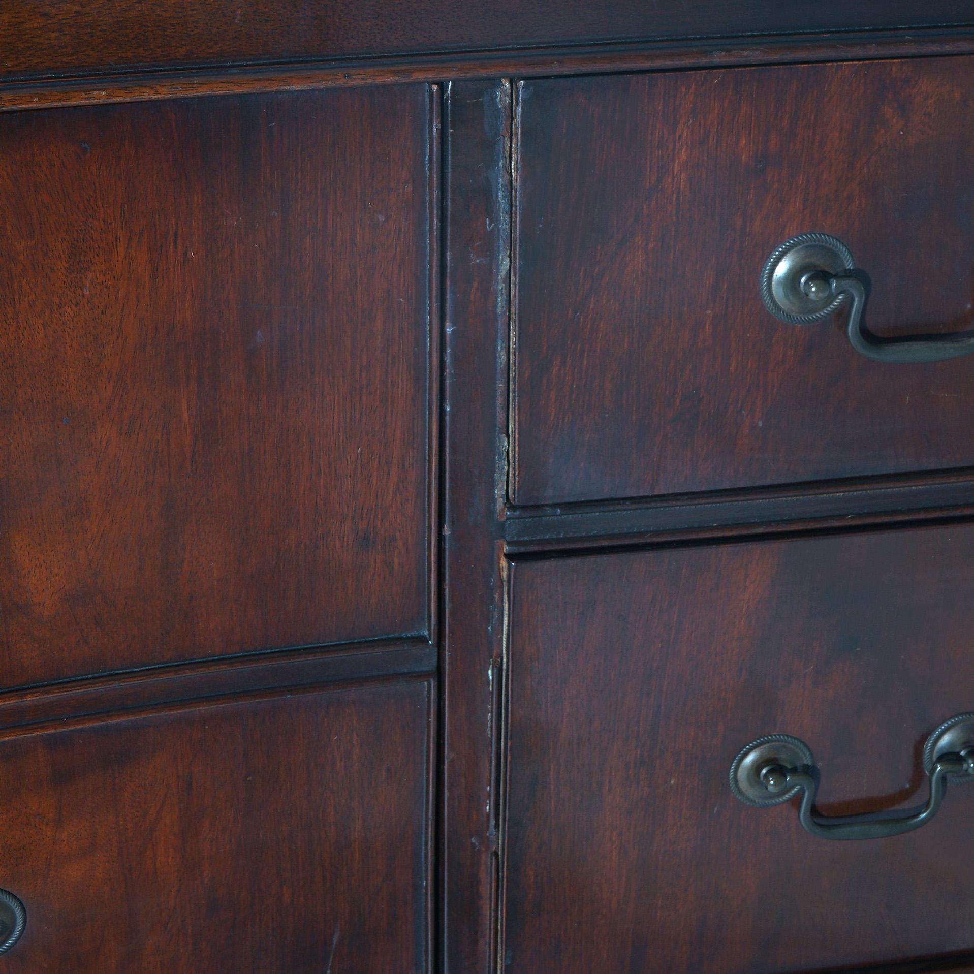 Antica credenza cinese Chippendale in mogano con mensole reticolate C1930 in vendita 14