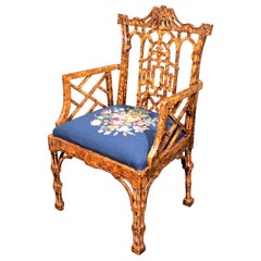 Chaise d'appoint ou d'appoint en faux bambou de style chinois antique Chippendale ou Boho