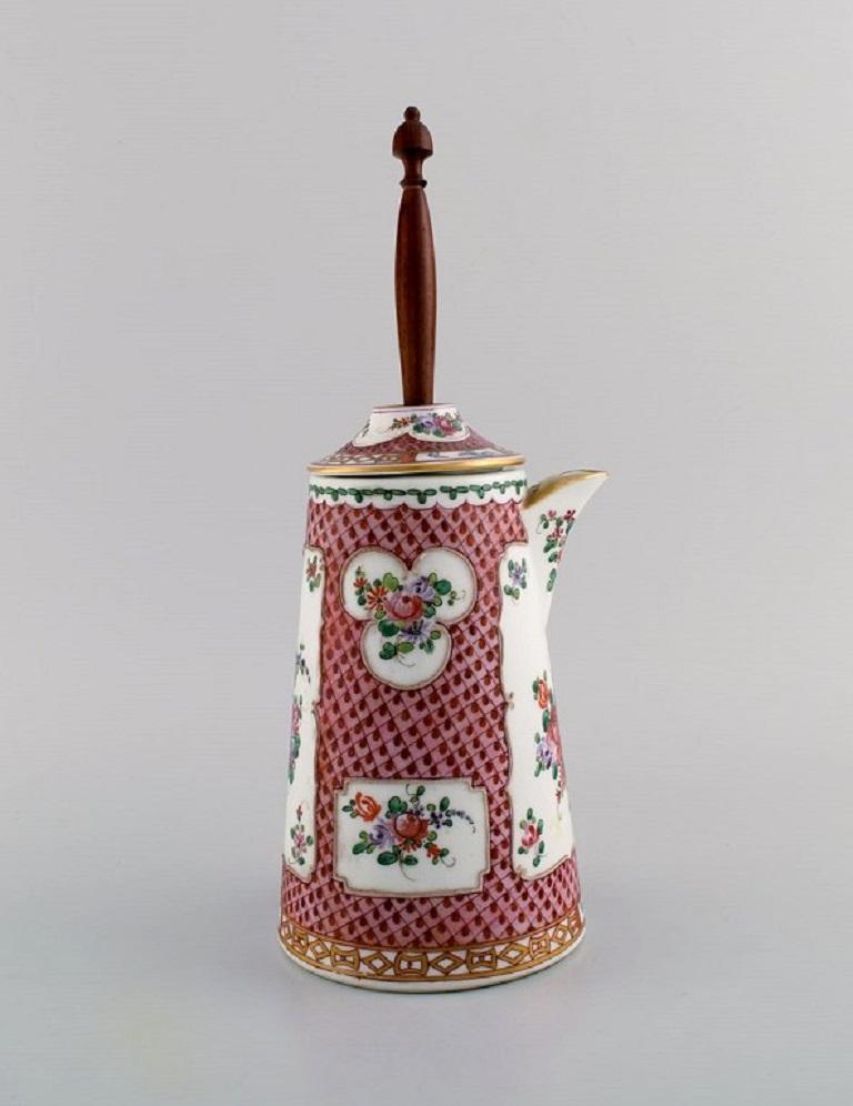 18th Century and Earlier Antique Chinese Chocolate Pot in Hand-Painted Porcelain with Flowers