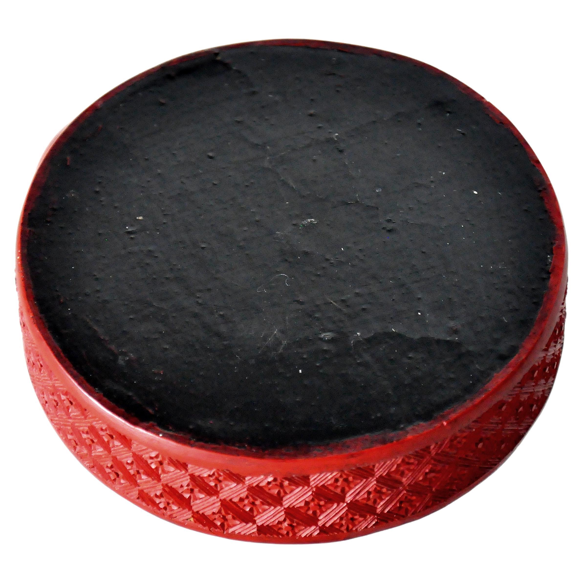 Antike chinesische Cinnabar-Schachtel (Chinesisch) im Angebot