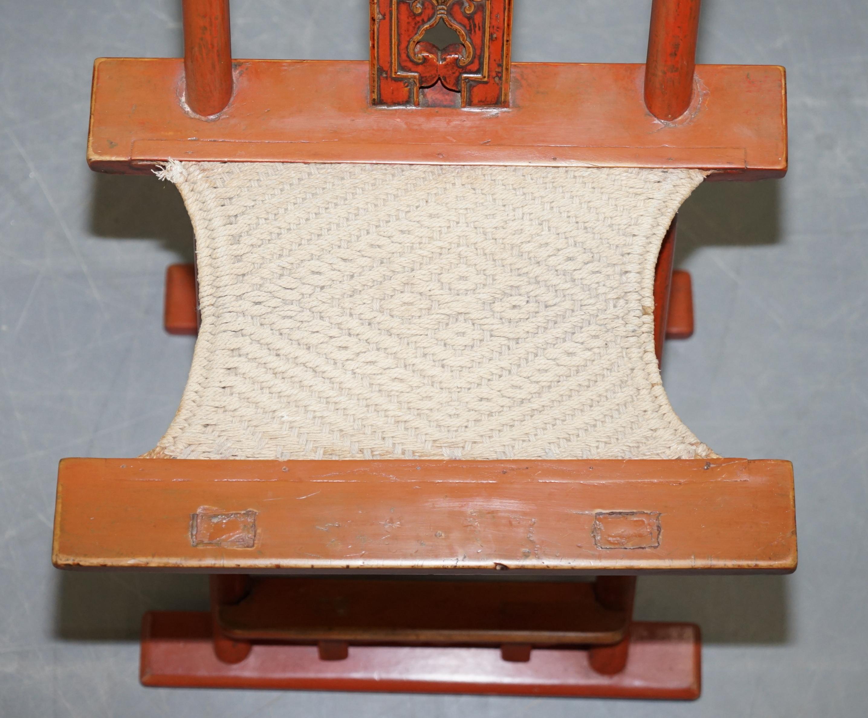 Olmo Antica sedia pieghevole cinese da esportazione del 1900-1920 circa con belle incisioni in vendita