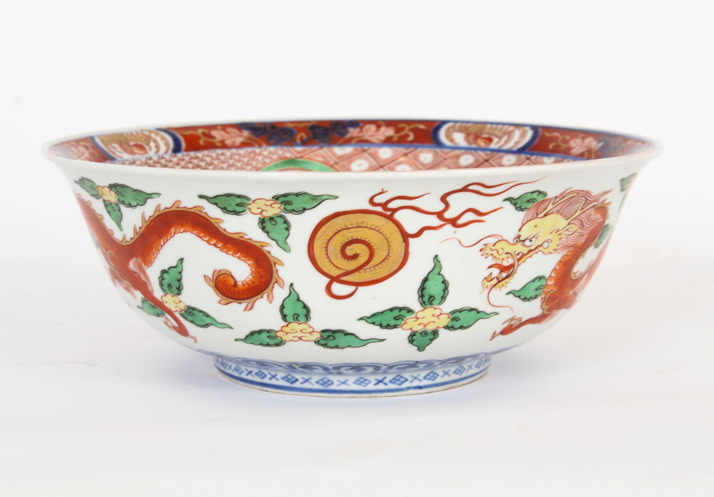 Antique Chinese Circular Imari Palette Porcelain Bowl, 19th Century In Good Condition For Sale In London, GB
