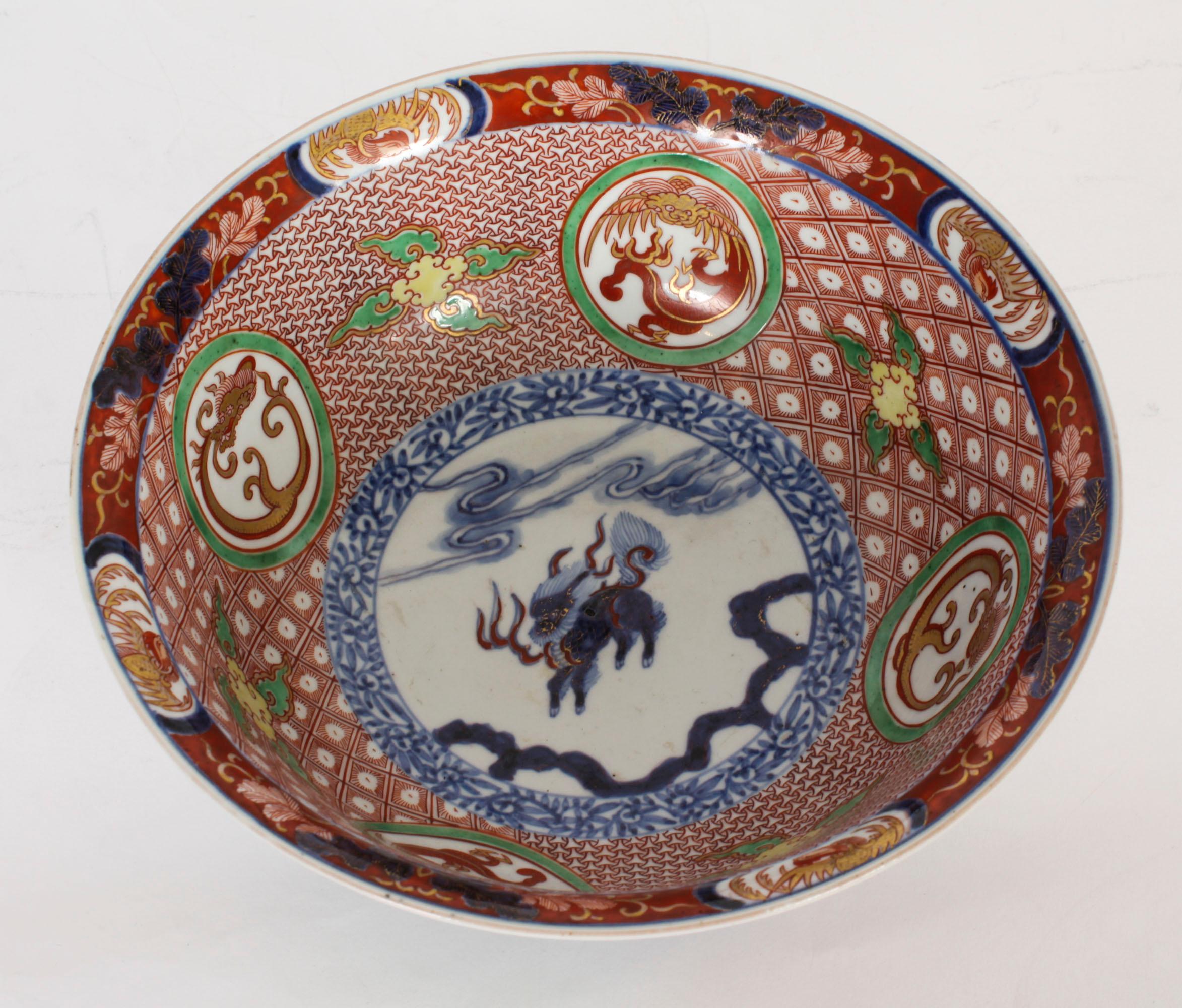 Antique Chinese Circular Imari Palette Porcelain Bowl, 19th Century For Sale 1