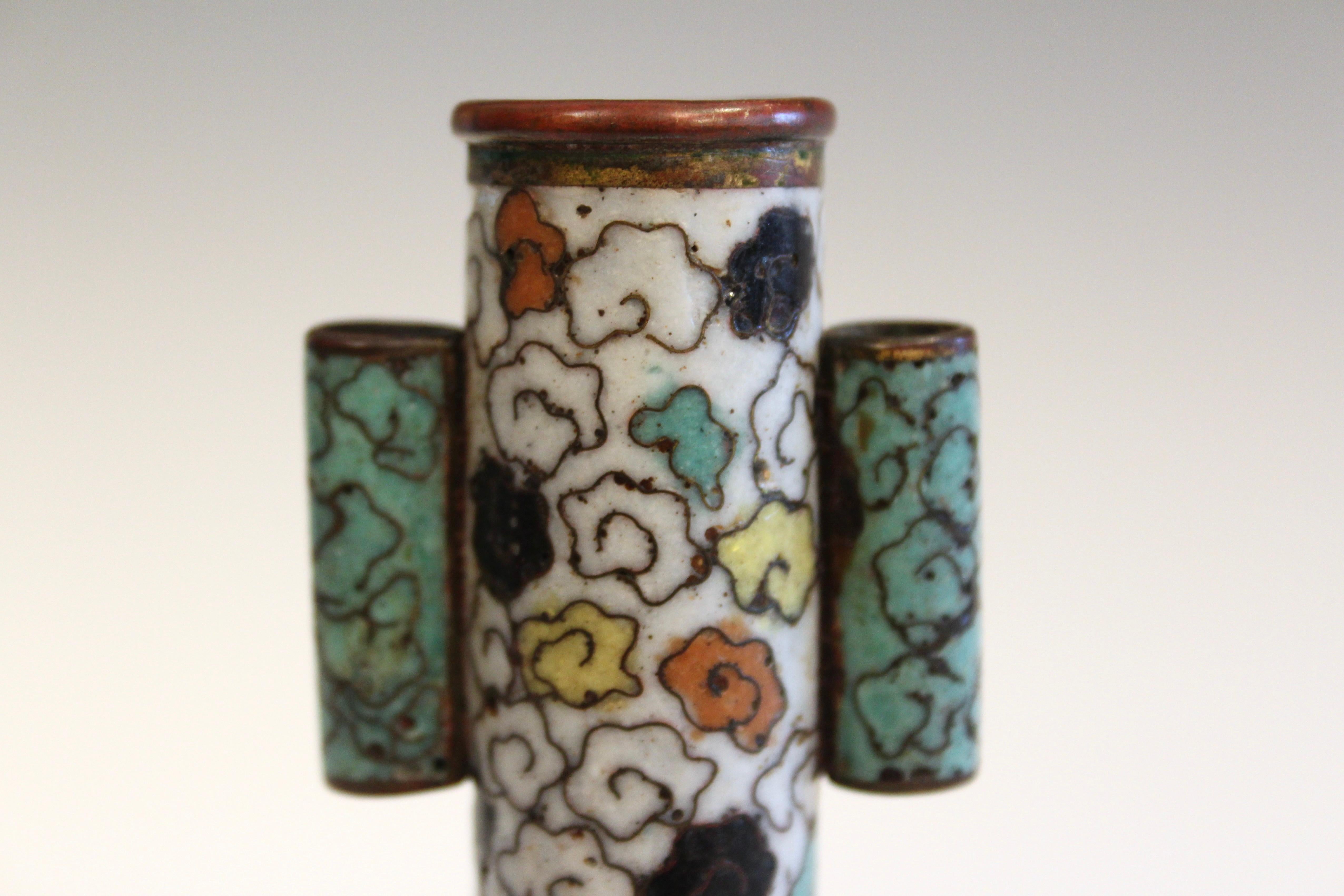 Antico vaso cinese a forma di freccia in cloisonne, forse Ming Ming del XVI secolo in vendita 3