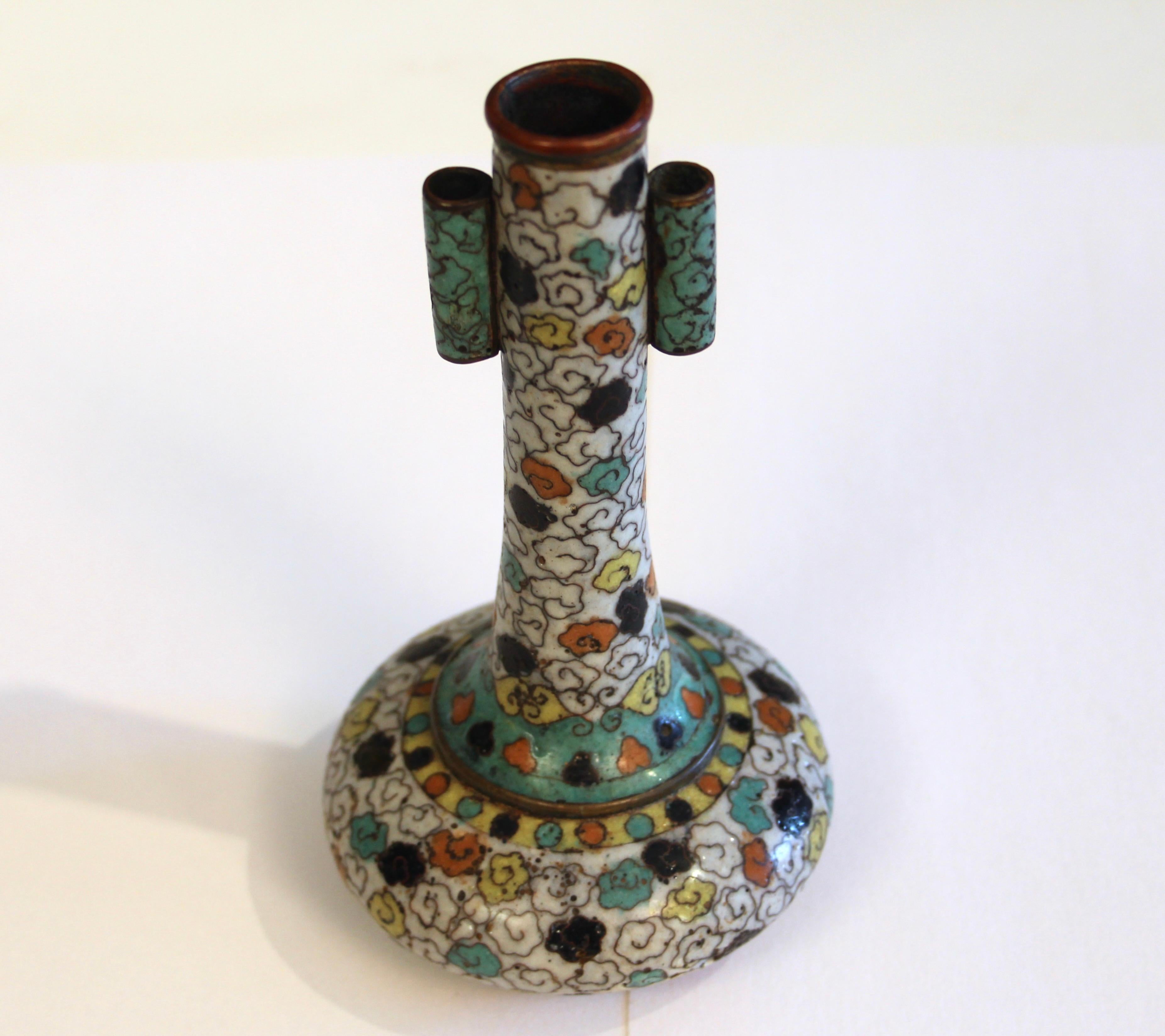 Antico vaso cinese a forma di freccia in cloisonne, forse Ming Ming del XVI secolo in vendita 5