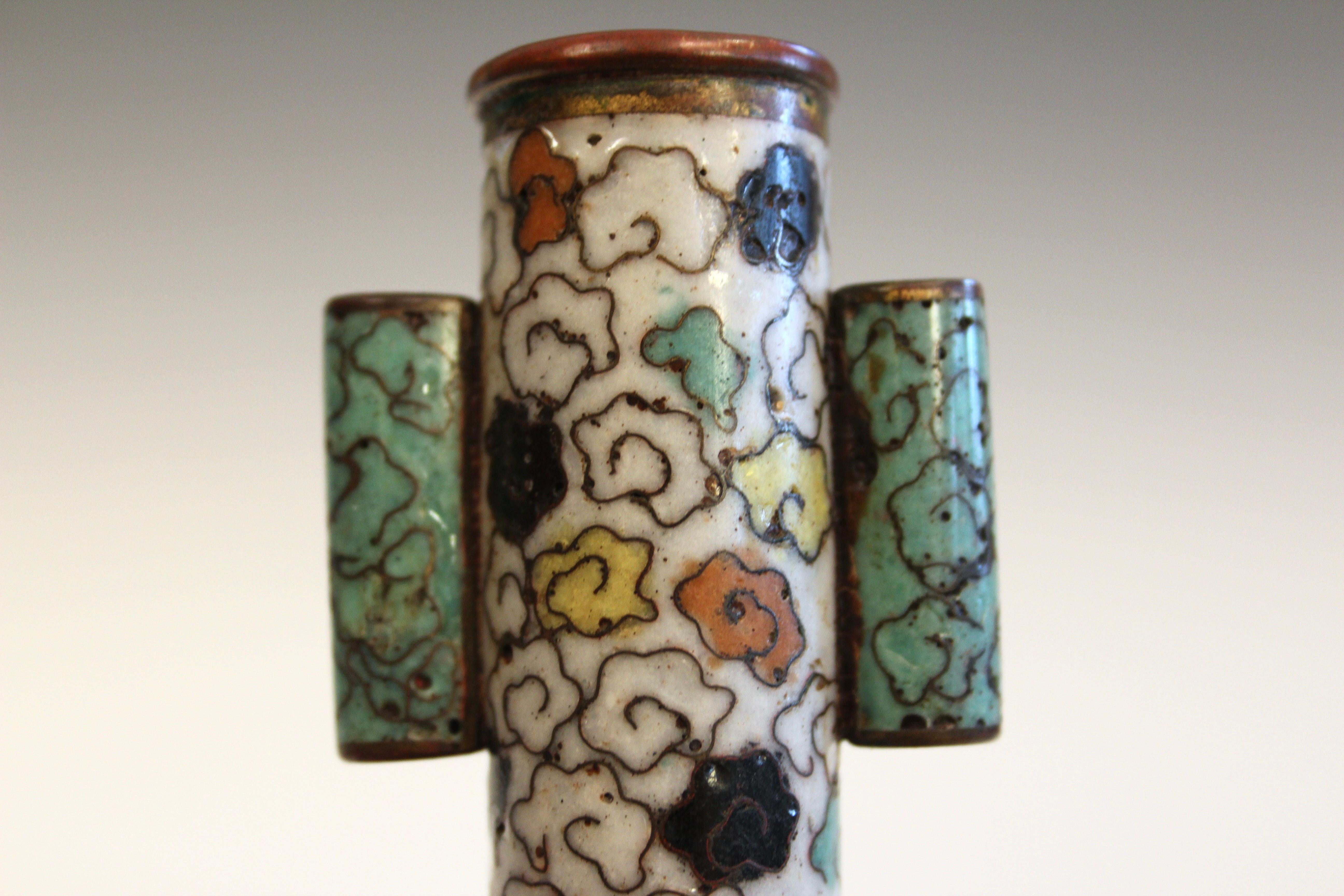 Antico vaso cinese a forma di freccia in cloisonne, forse Ming Ming del XVI secolo in vendita 7