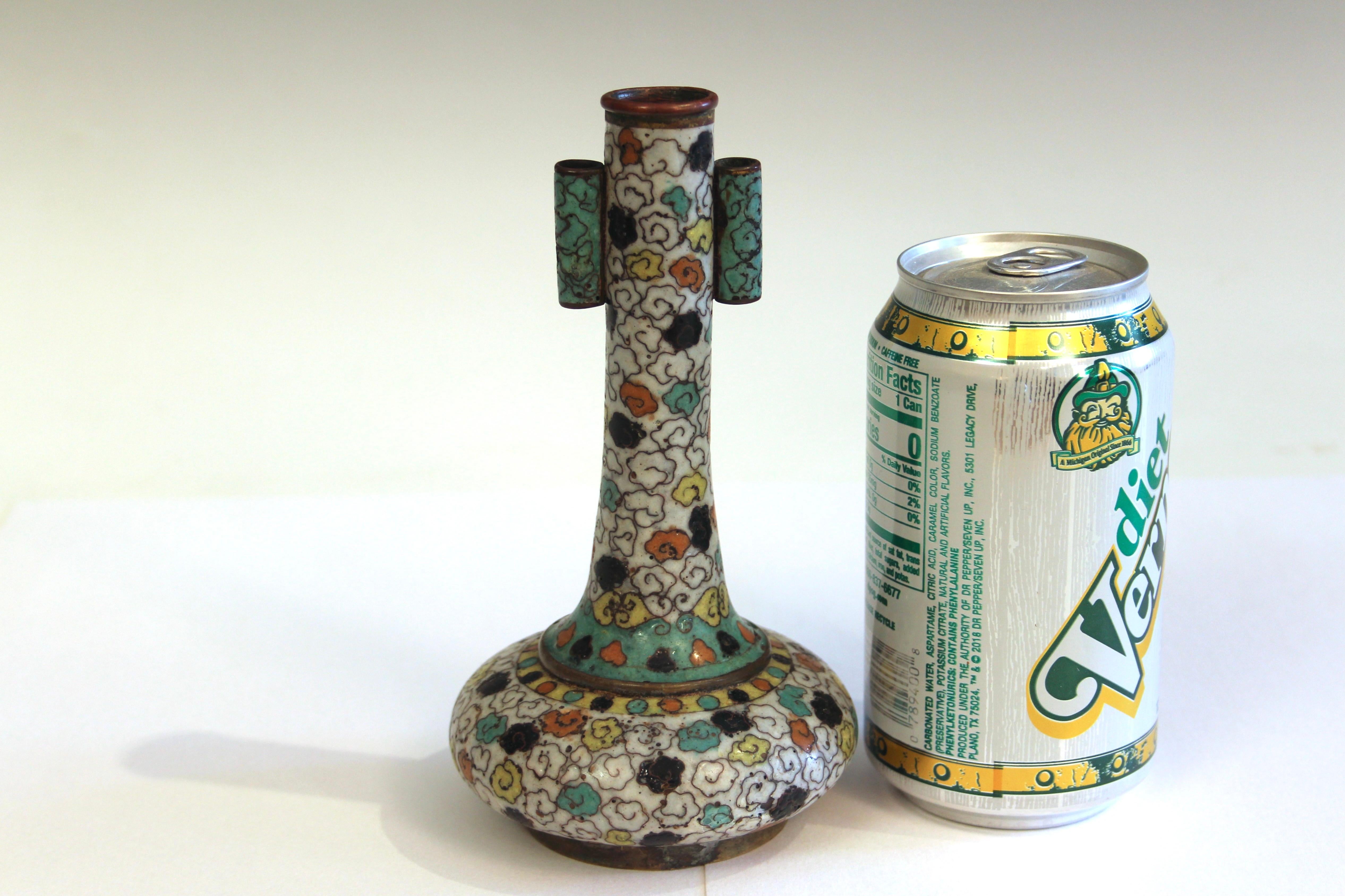 Antico vaso cinese a forma di freccia in cloisonne, forse Ming Ming del XVI secolo in vendita 9