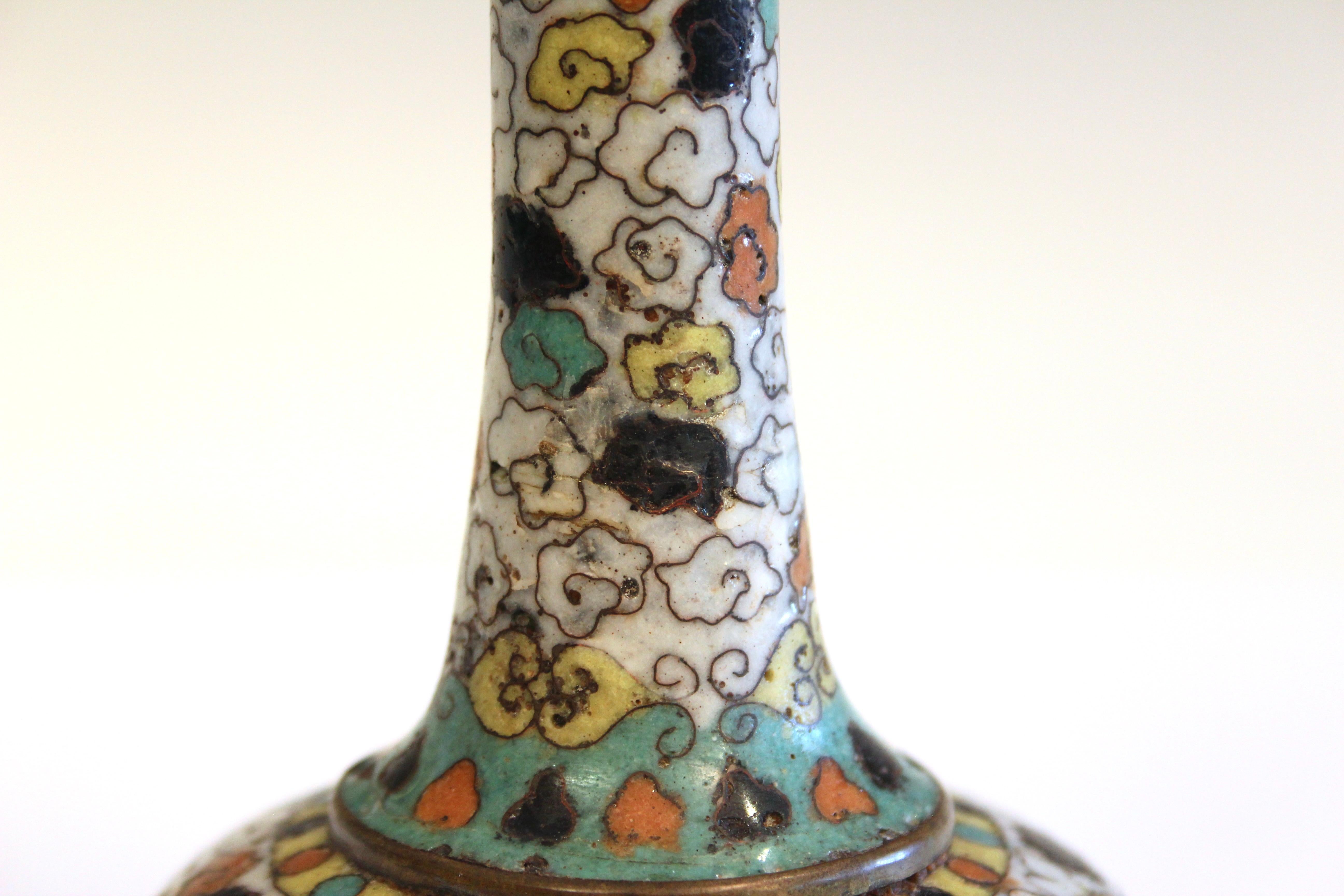 Antico vaso cinese a forma di freccia in cloisonne, forse Ming Ming del XVI secolo in vendita 2