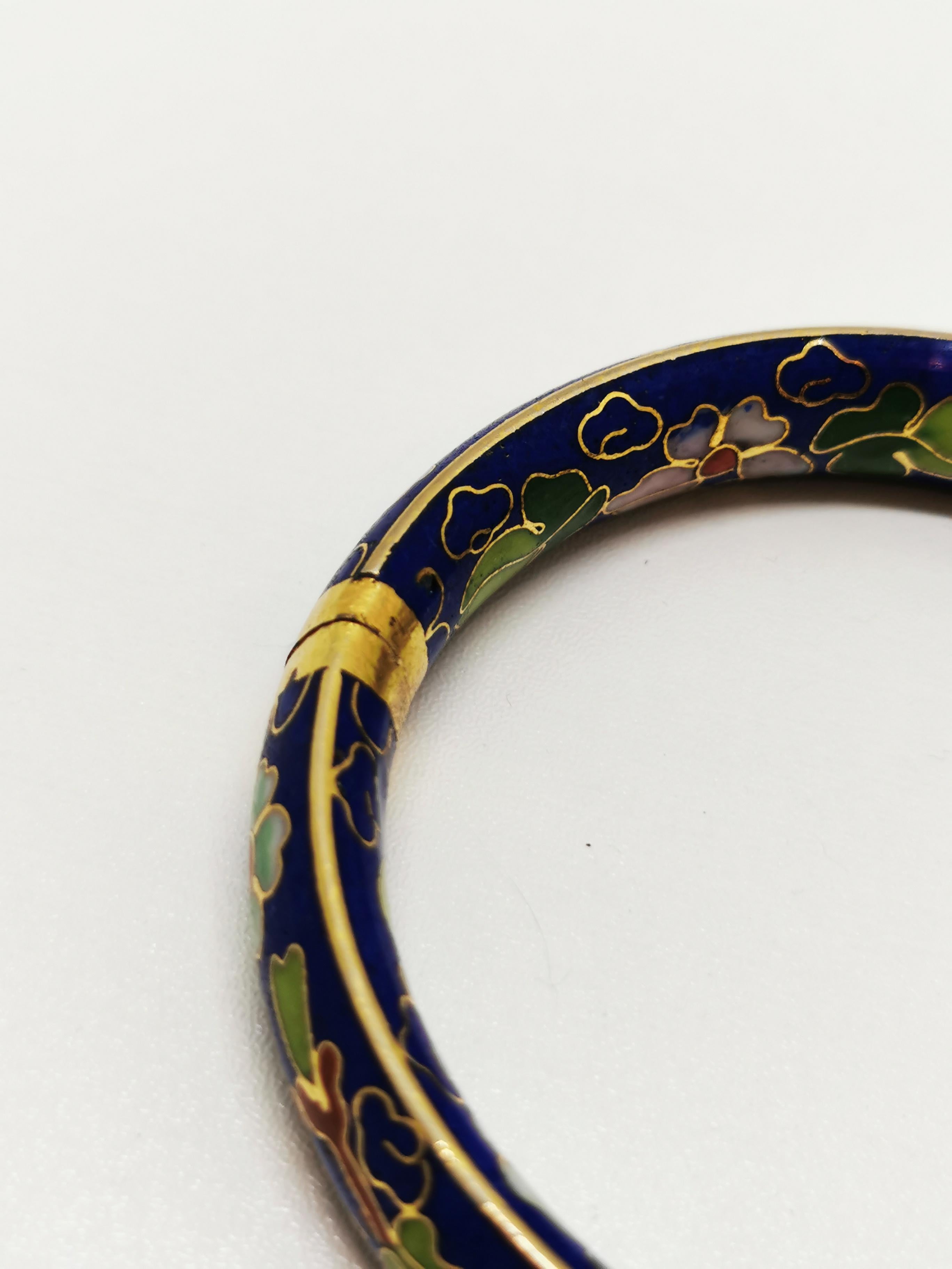 Antique Chinese Cloisonné Bangle  Blue with Brass, Floral & Cloud Motifs In Good Condition For Sale In PUTNEY, NSW