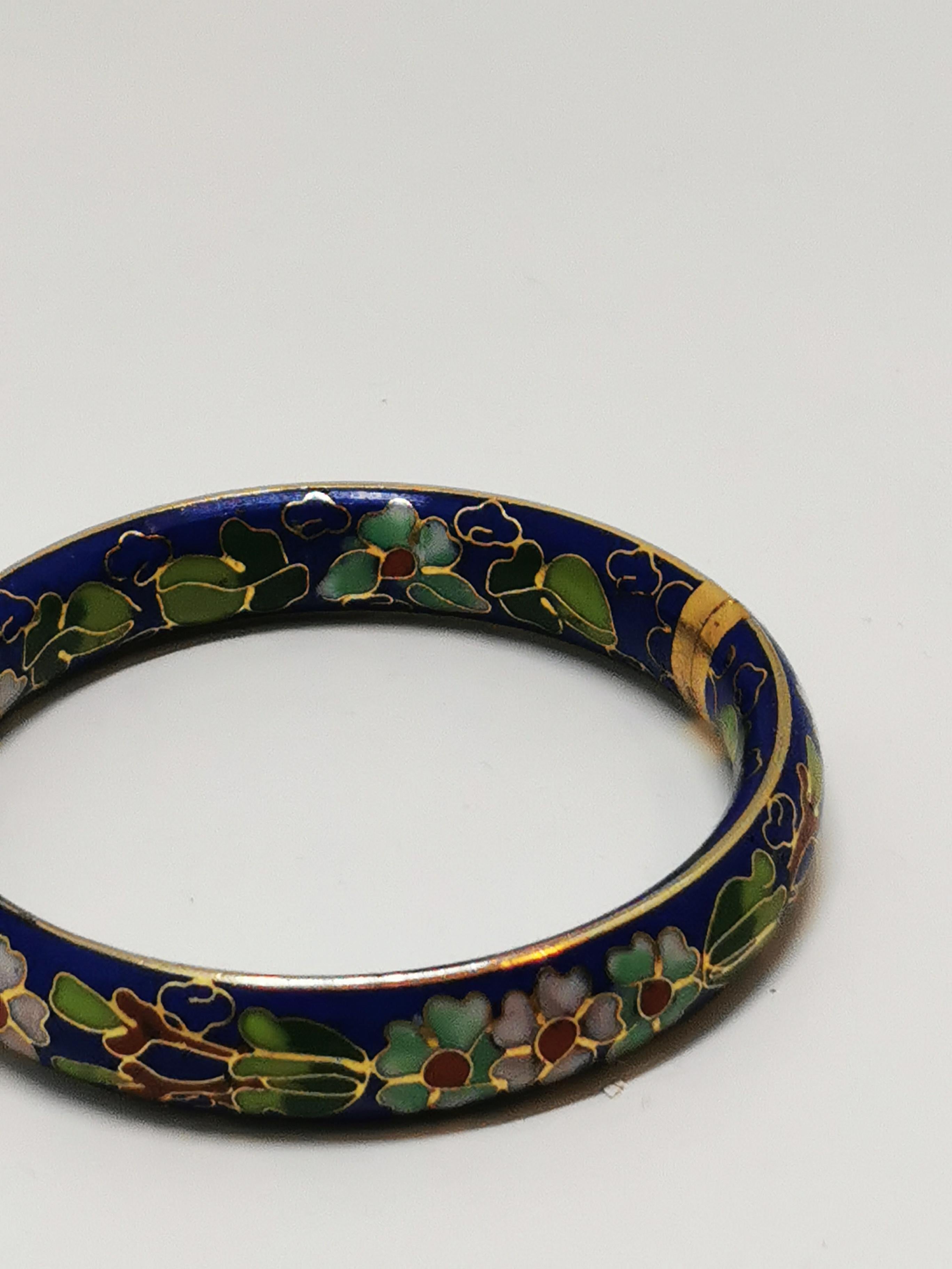 Antique Chinese Cloisonné Bangle  Blue with Brass, Floral & Cloud Motifs For Sale 1