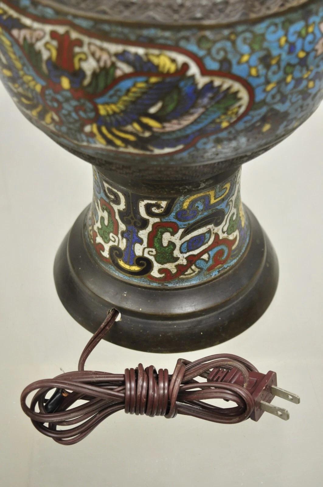 Ancienne lampe de bureau chinoise figurative en porcelaine cloisonnée bleue, émaillée et bronze en vente 3
