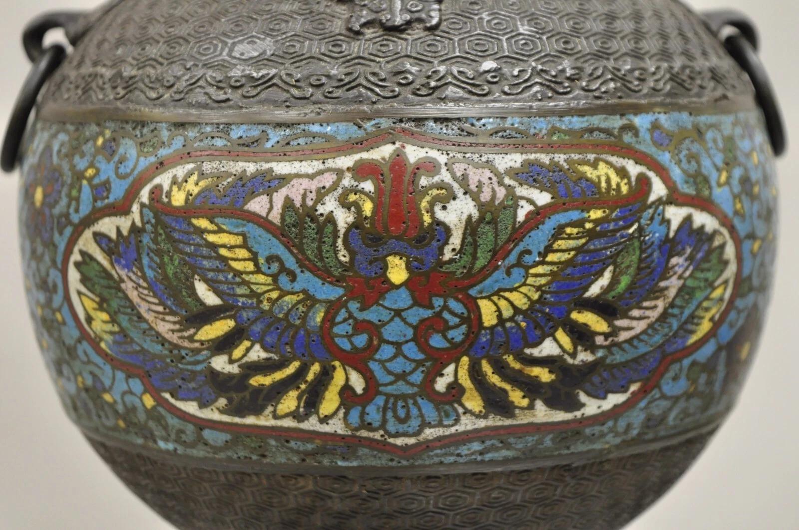 Inconnu Ancienne lampe de bureau chinoise figurative en porcelaine cloisonnée bleue, émaillée et bronze en vente