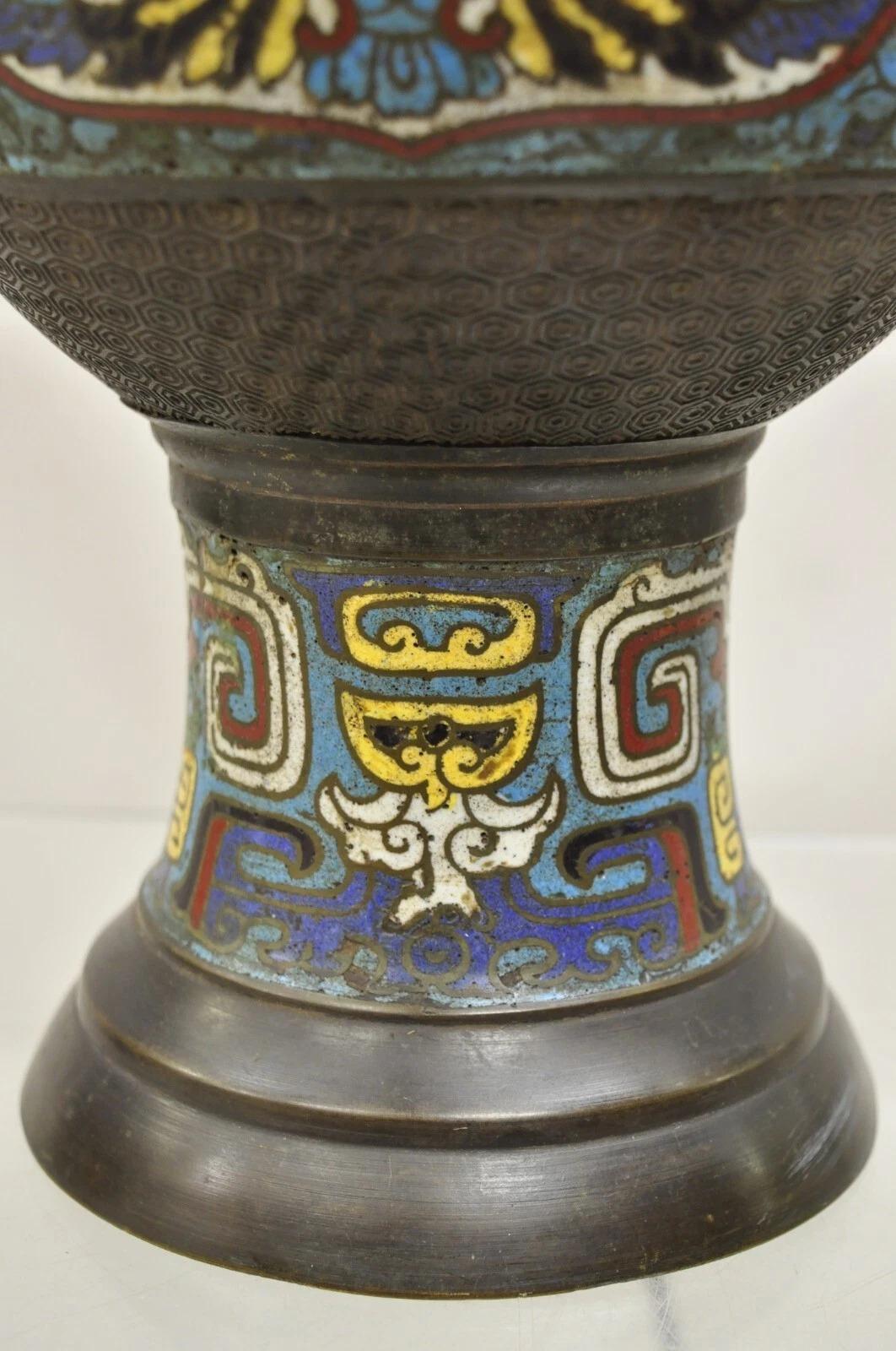 Ancienne lampe de bureau chinoise figurative en porcelaine cloisonnée bleue, émaillée et bronze Bon état - En vente à Philadelphia, PA