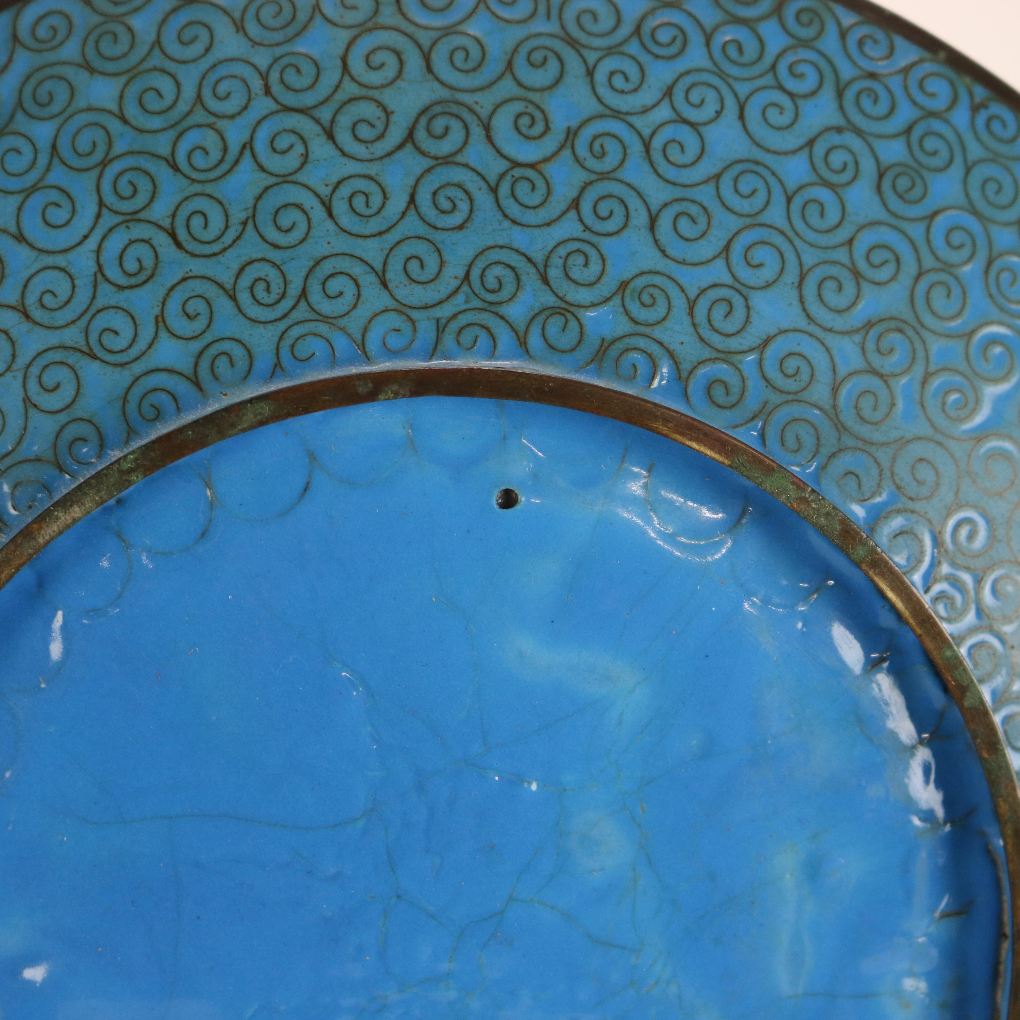 Ancienne assiette de présentation chinoise en cloisonné avec motif floral et feuillage C1920 en vente 2