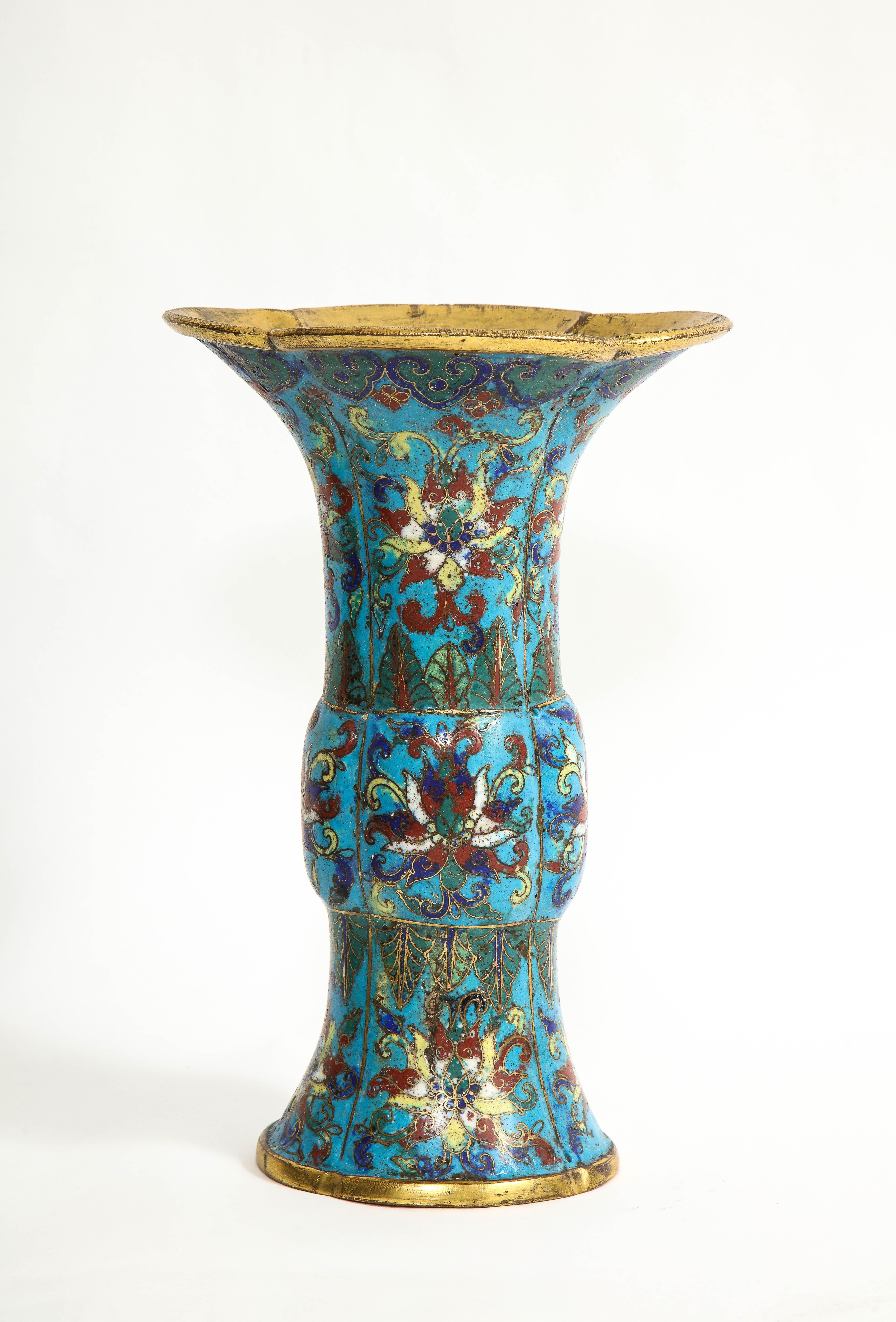 Antique Chinese Cloisonné Enamel Gu Form Vase, 17th/18th Century, Kangxi Period In Good Condition For Sale In New York, NY