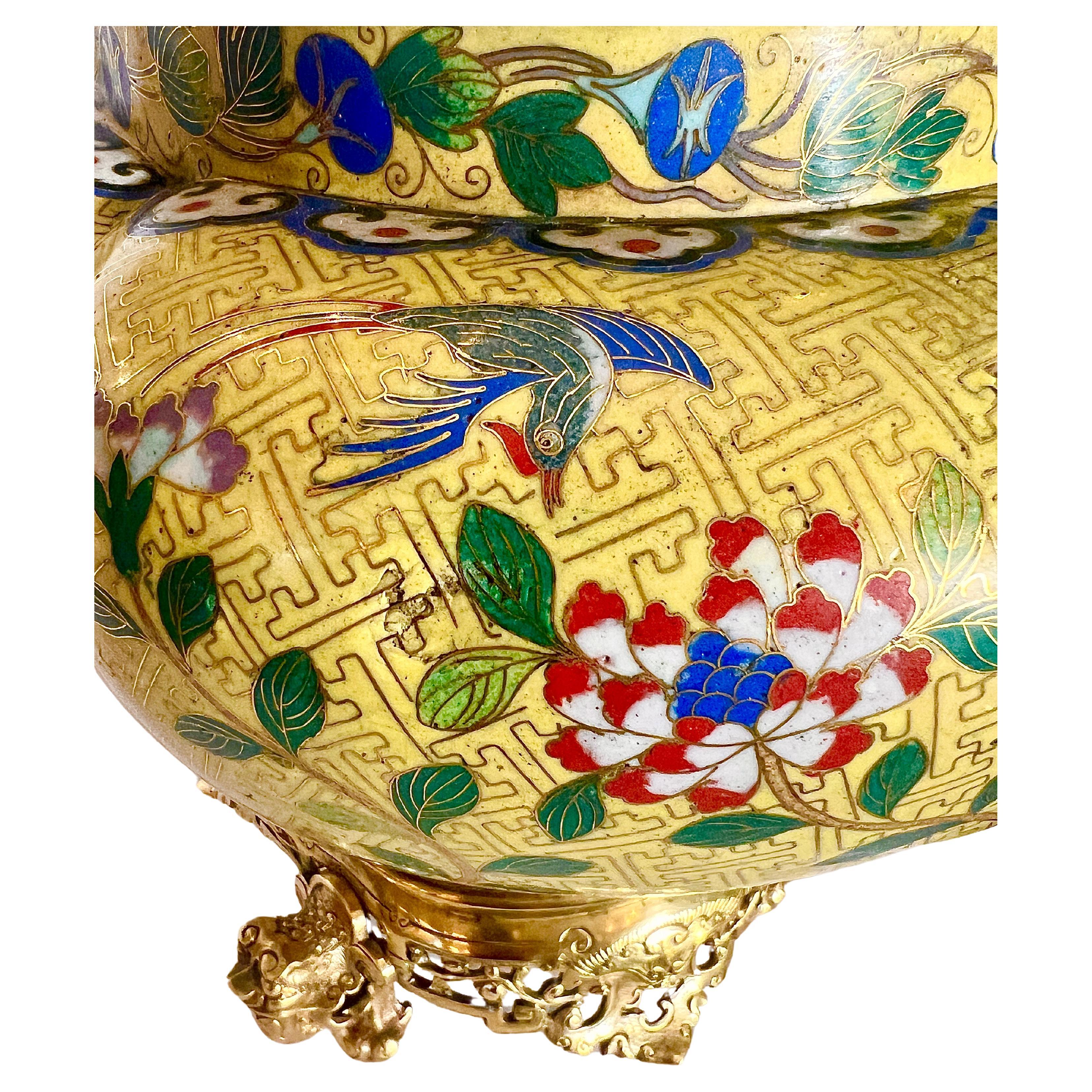 Cloisonné Ancienne jardinière chinoise en porcelaine émaillée cloisonnée, vers 1870-1880. en vente