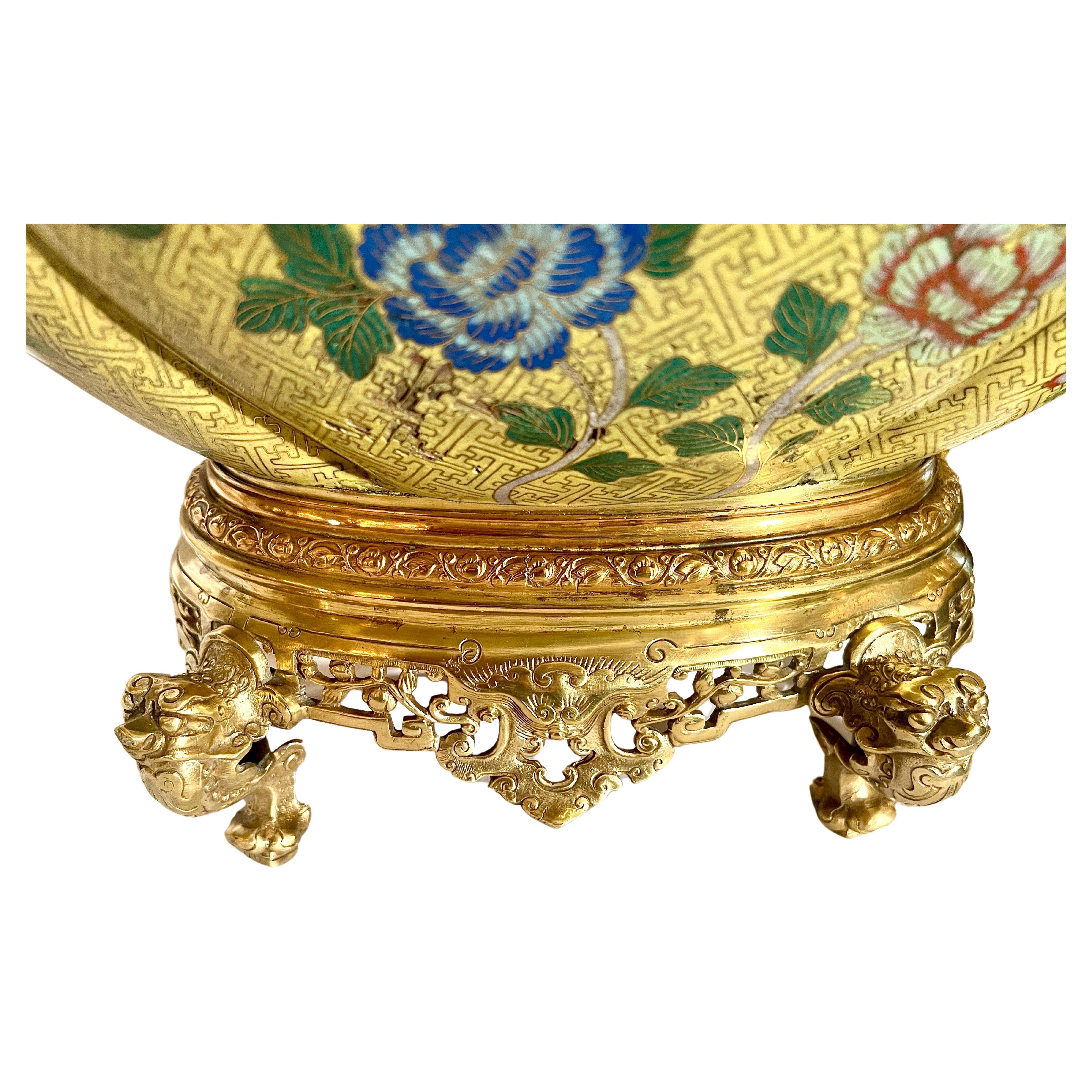 Ancienne jardinière chinoise en porcelaine émaillée cloisonnée, vers 1870-1880. Bon état - En vente à New Orleans, LA