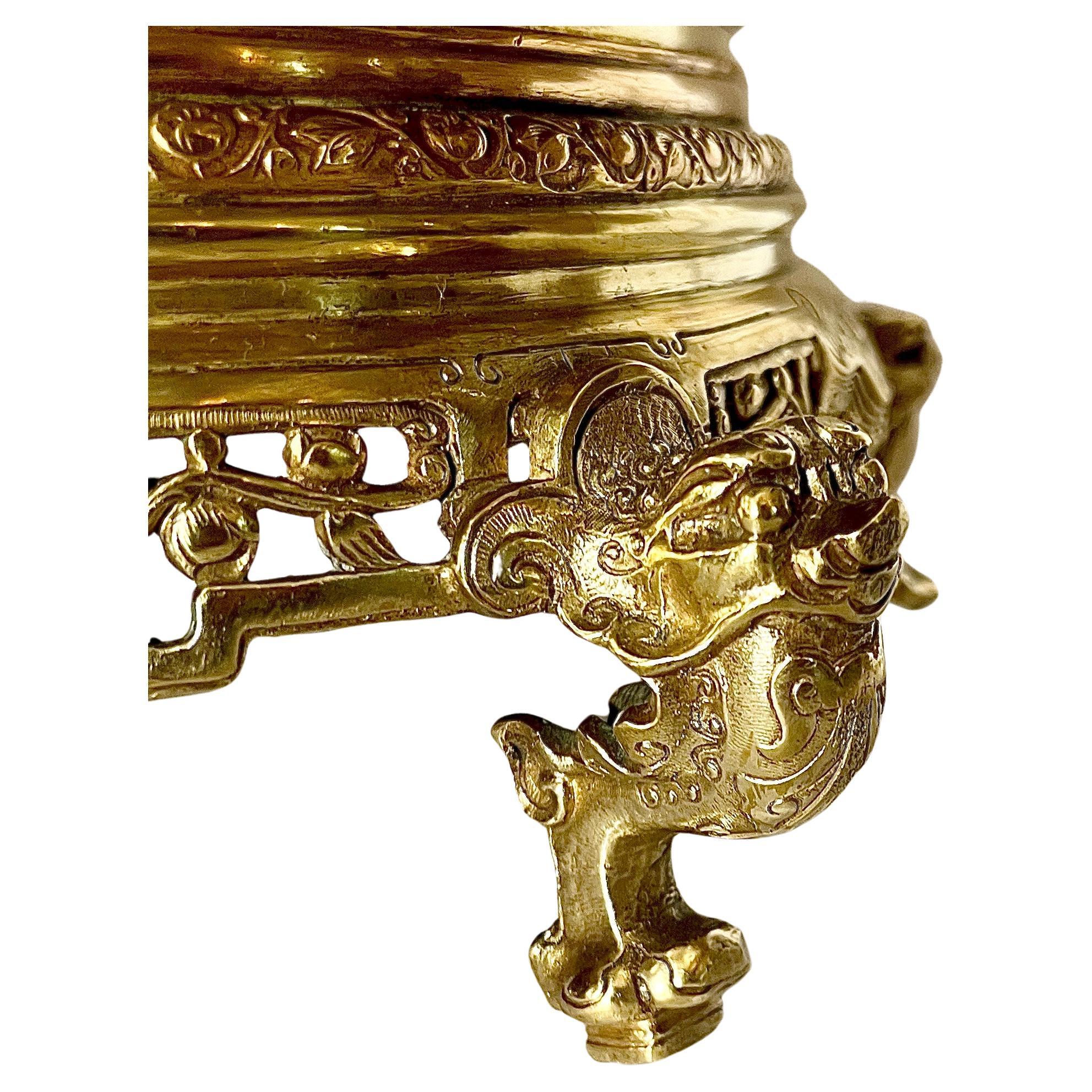 XIXe siècle Ancienne jardinière chinoise en porcelaine émaillée cloisonnée, vers 1870-1880. en vente
