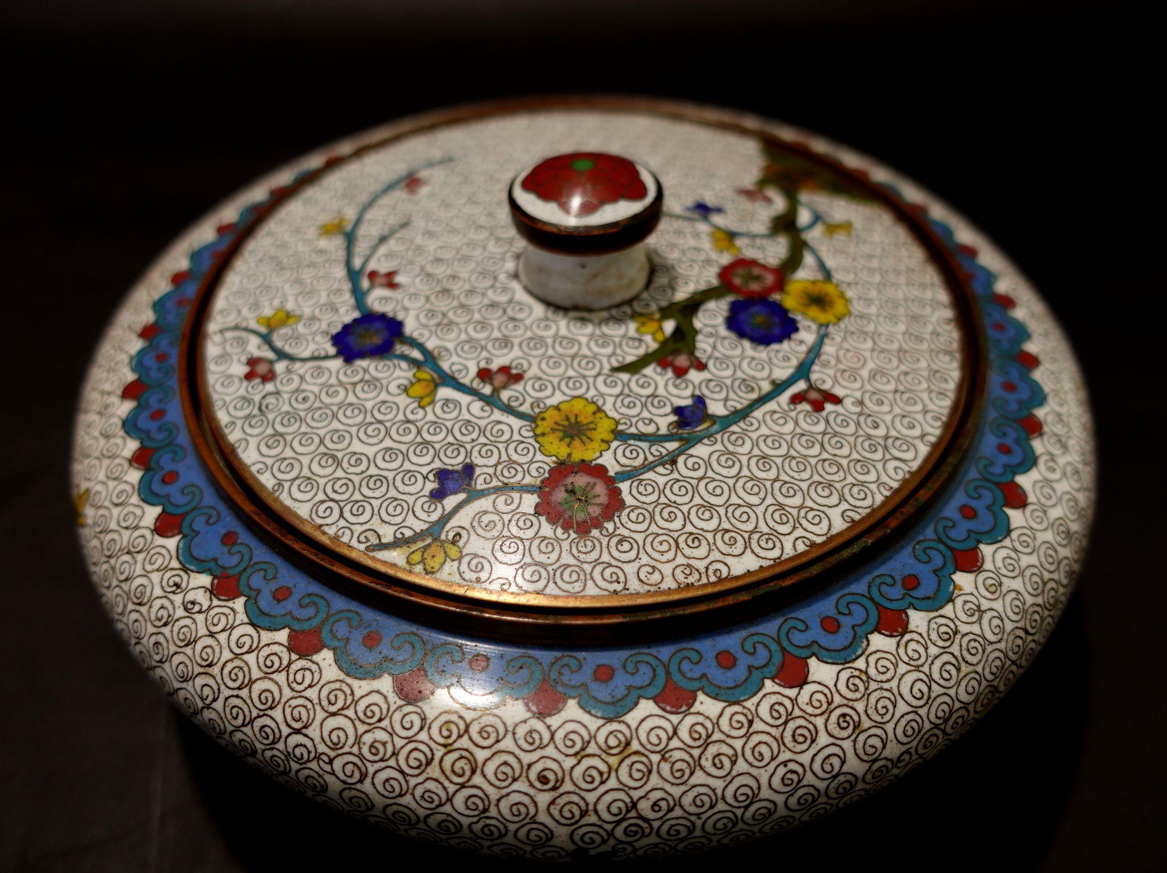 Chinese Export Antique Chinese Cloisonné Enamel Round Lidded Box 19th Century CO#08 For Sale