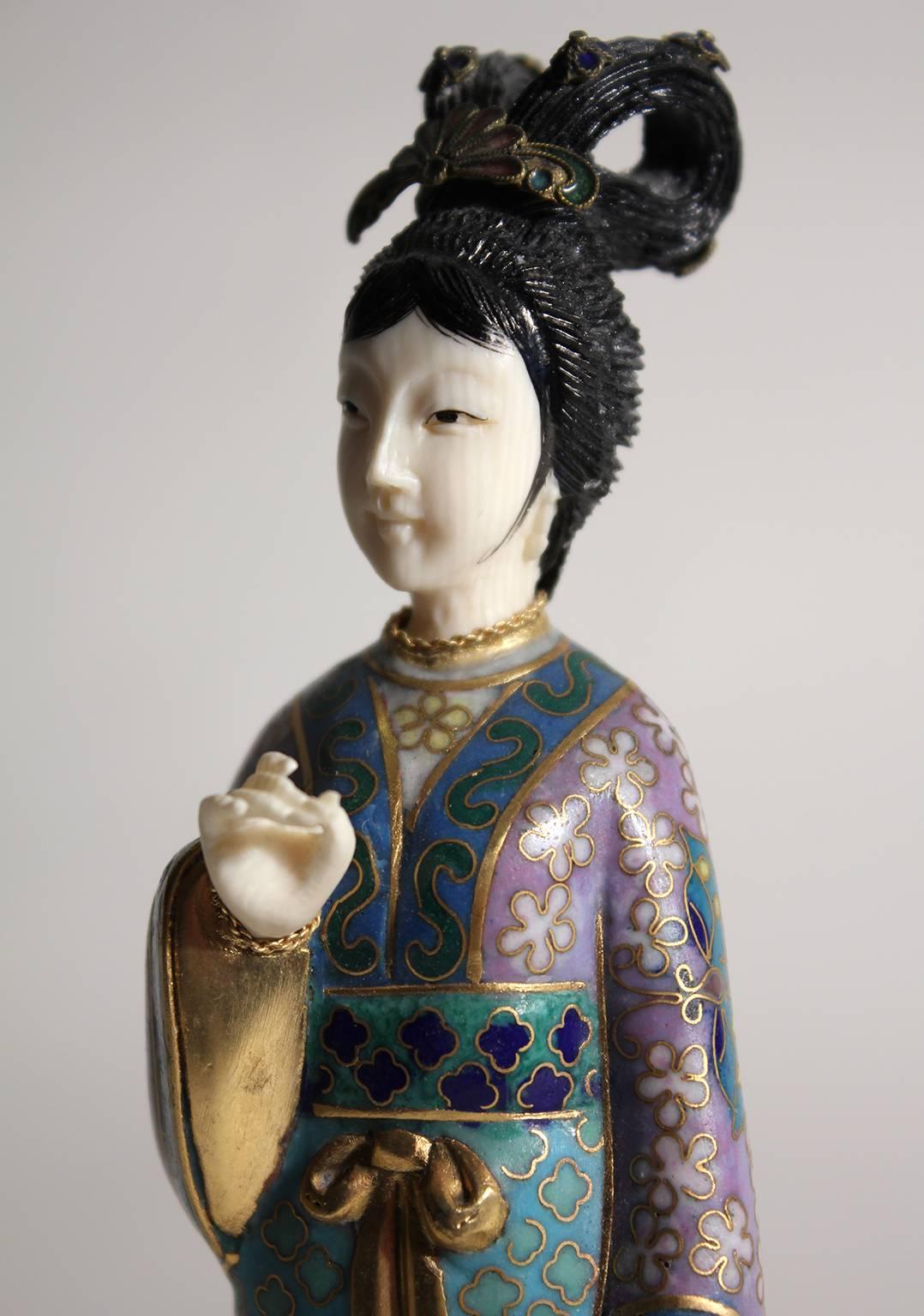 Ancienne figurine sculptée chinoise en cloisonné émaillé sculpté Guanyin Quan Yin 5