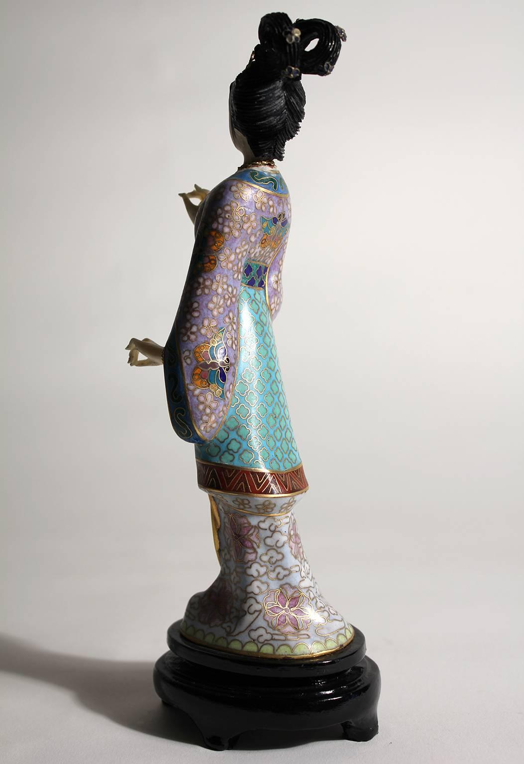 Début du 20ème siècle Ancienne figurine sculptée chinoise en cloisonné émaillé sculpté Guanyin Quan Yin