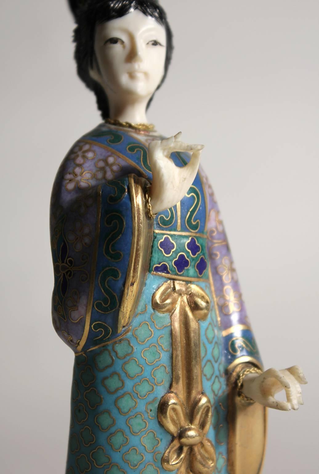 Ancienne figurine sculptée chinoise en cloisonné émaillé sculpté Guanyin Quan Yin 3