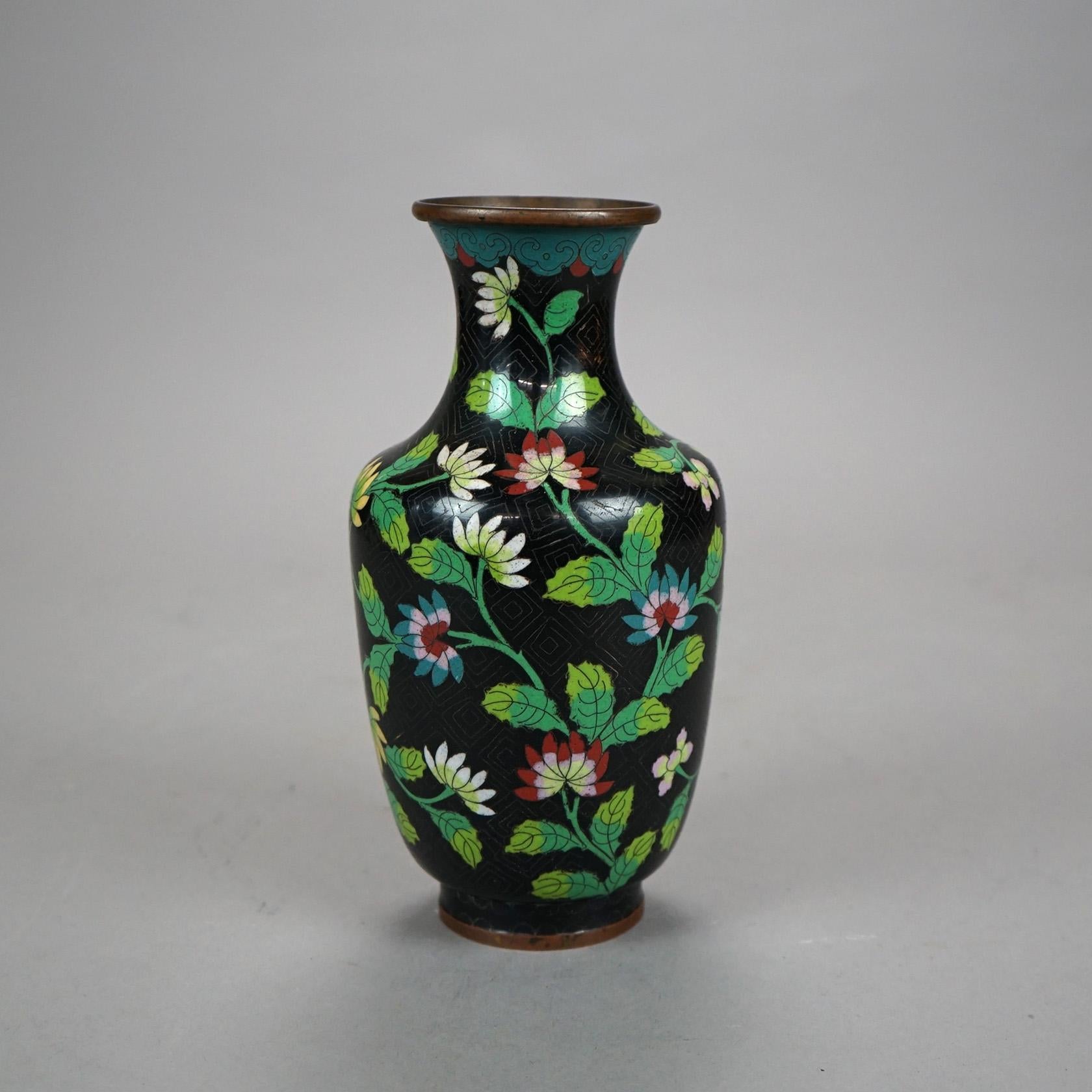 Antike chinesische emaillierte, geblümte Cloisonné-Vase, um 1920 (20. Jahrhundert) im Angebot