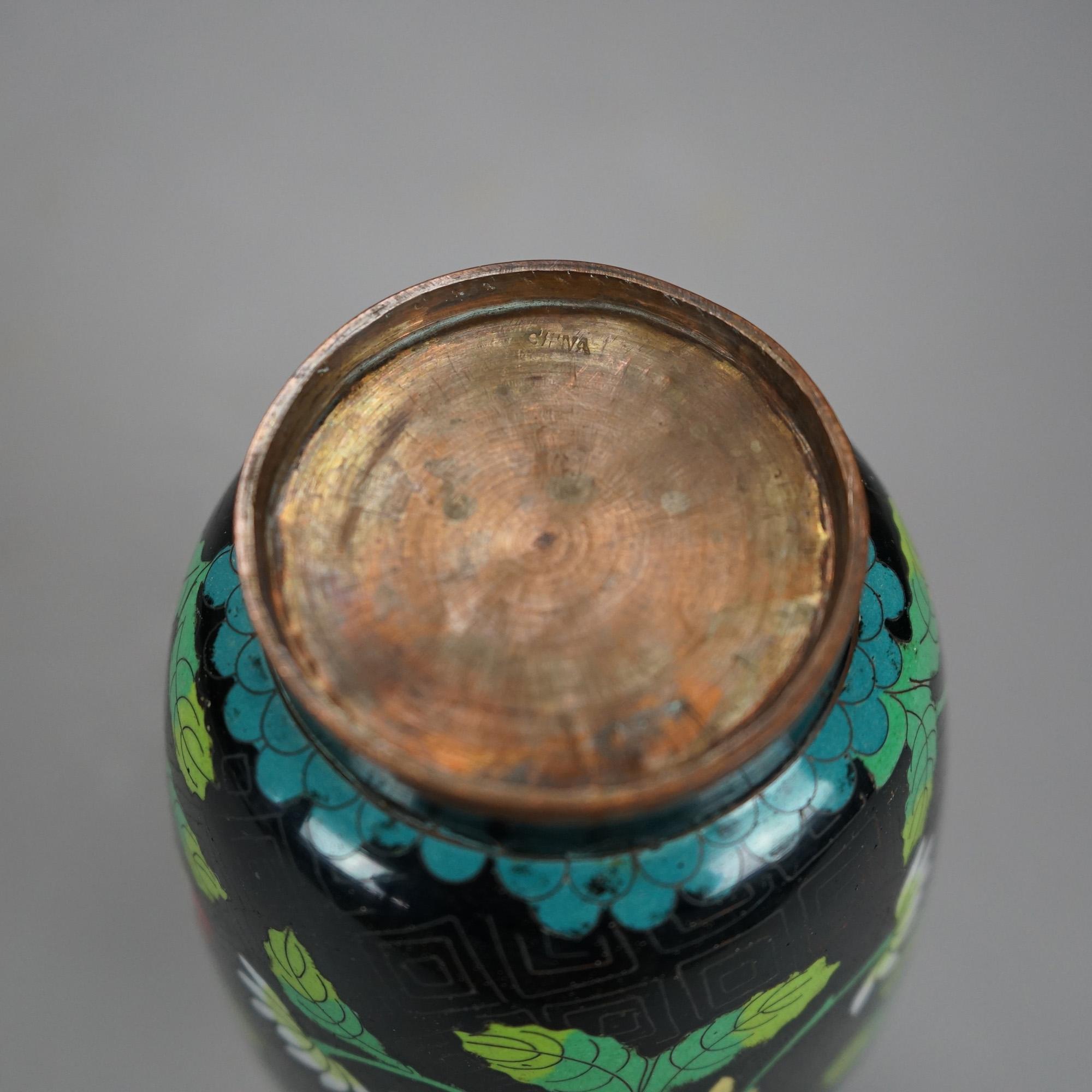 Antike chinesische emaillierte, geblümte Cloisonné-Vase, um 1920 im Angebot 3