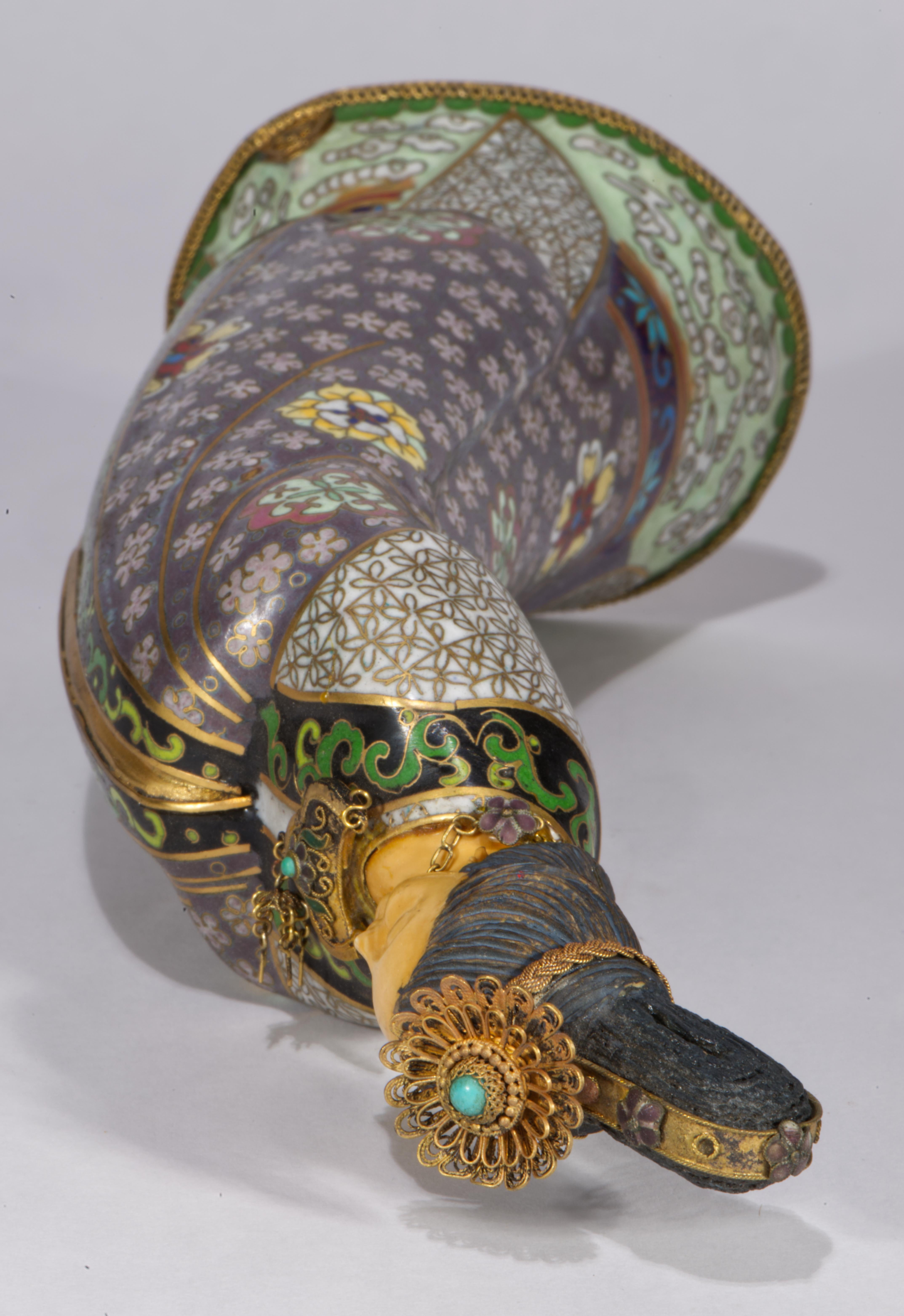 Antica scultura cinese di Guanyin smaltata a cloisonné, Strong Museum in vendita 4
