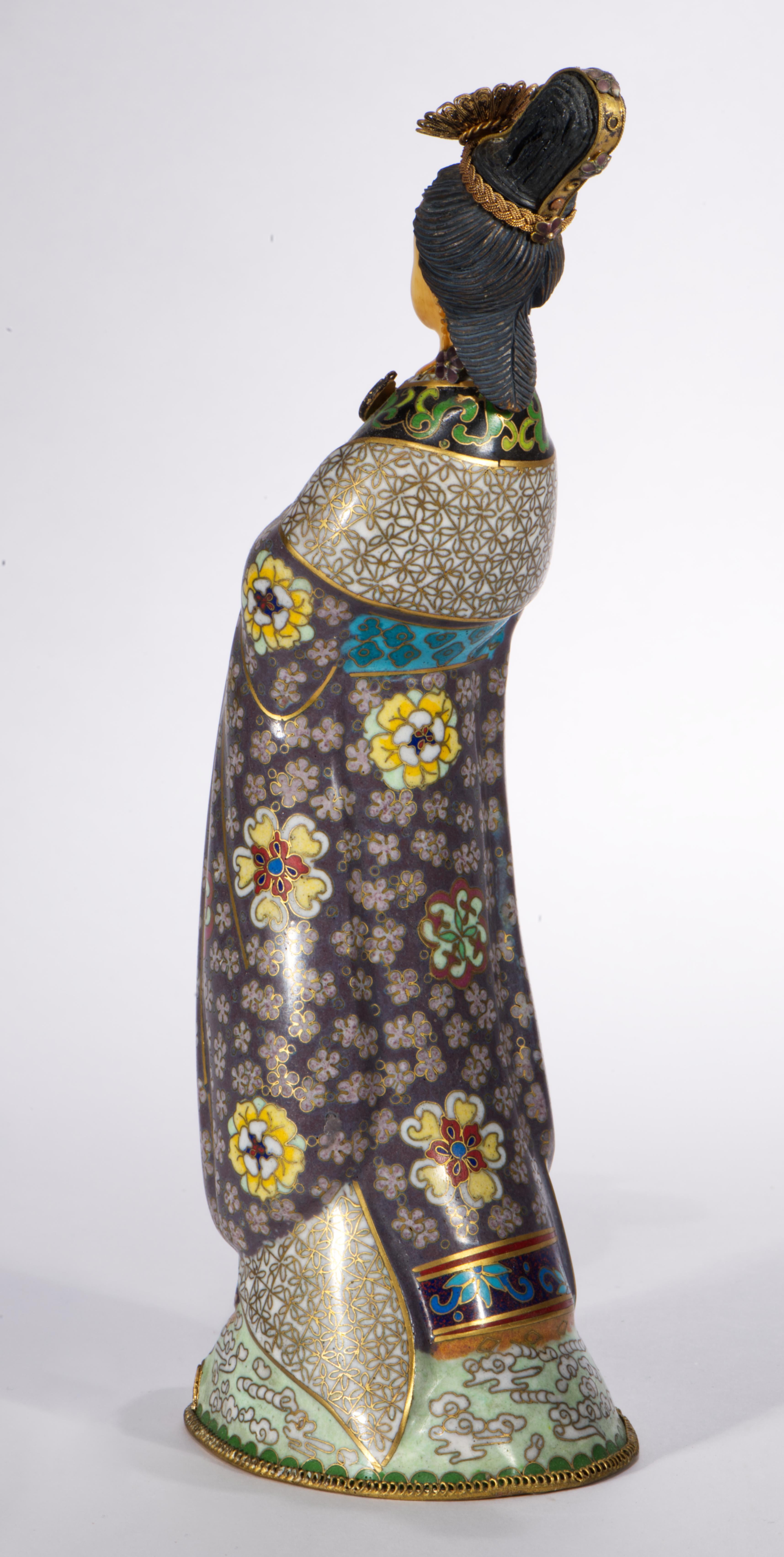 Ottone Antica scultura cinese di Guanyin smaltata a cloisonné, Strong Museum in vendita
